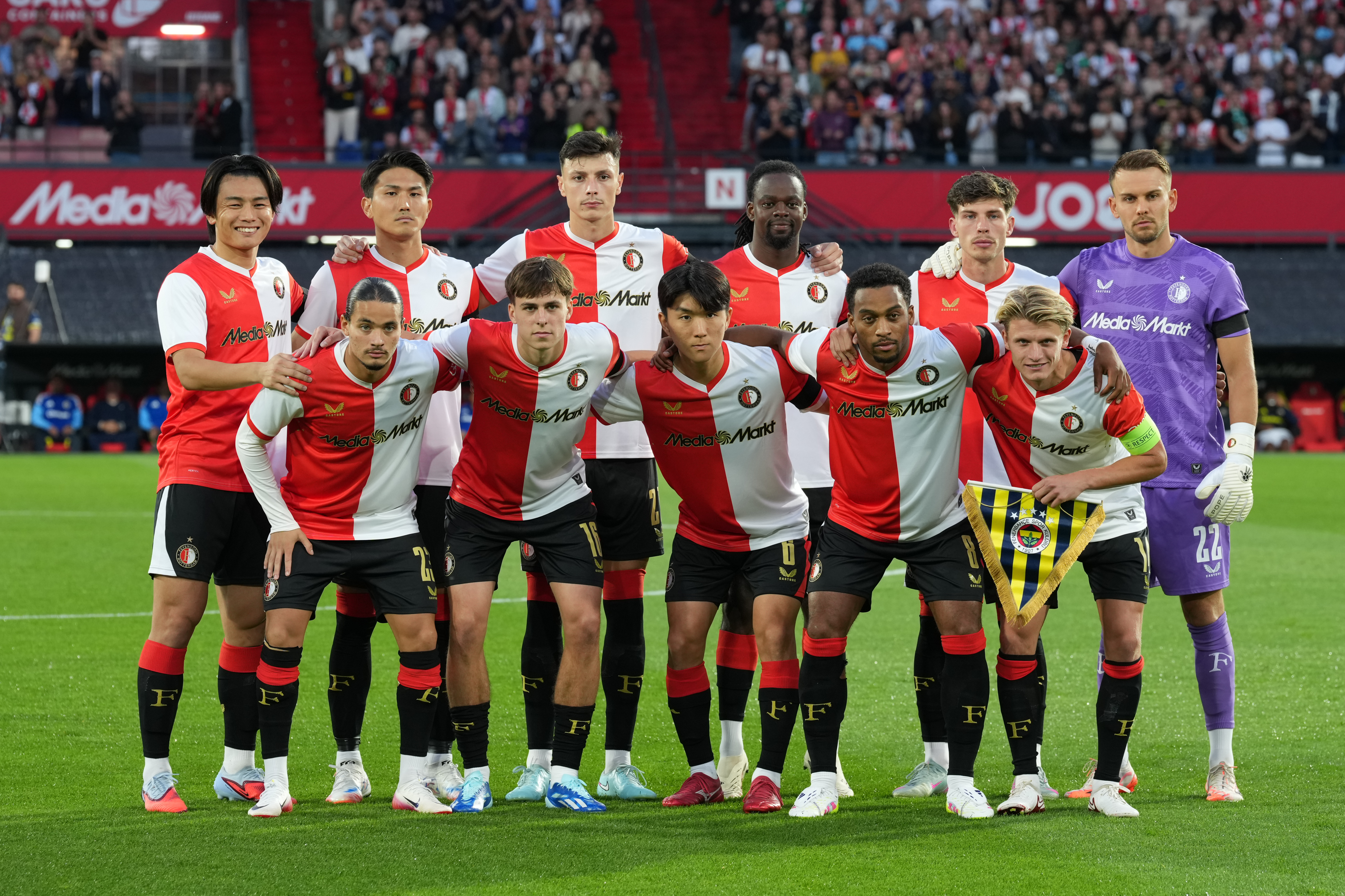 Beoordeel de spelers van Feyenoord na de thuiswedstrijd tegen Fenerbahçe