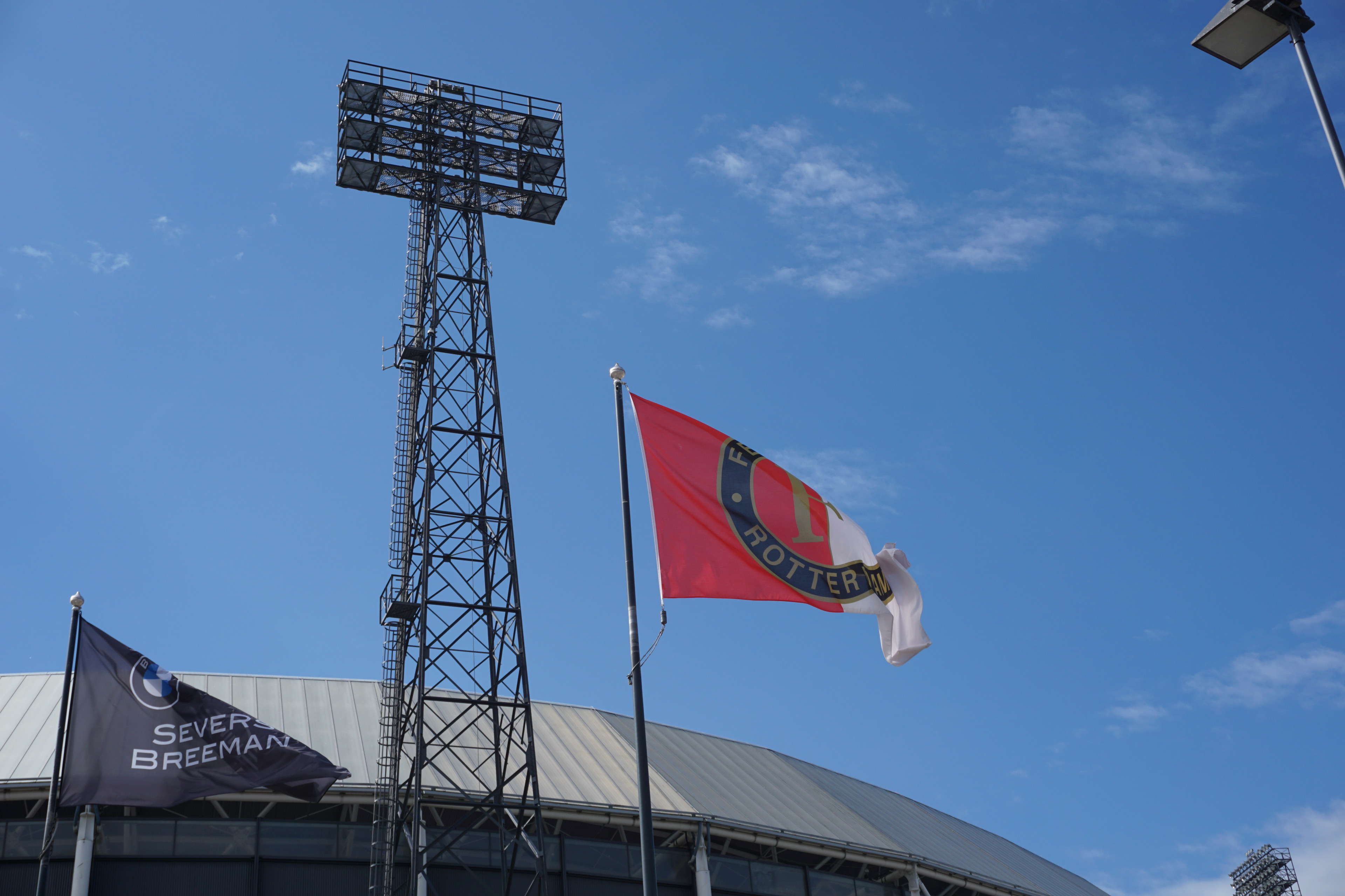 Eredivisie · Feyenoord ziet PSV en Ajax punten verspelen