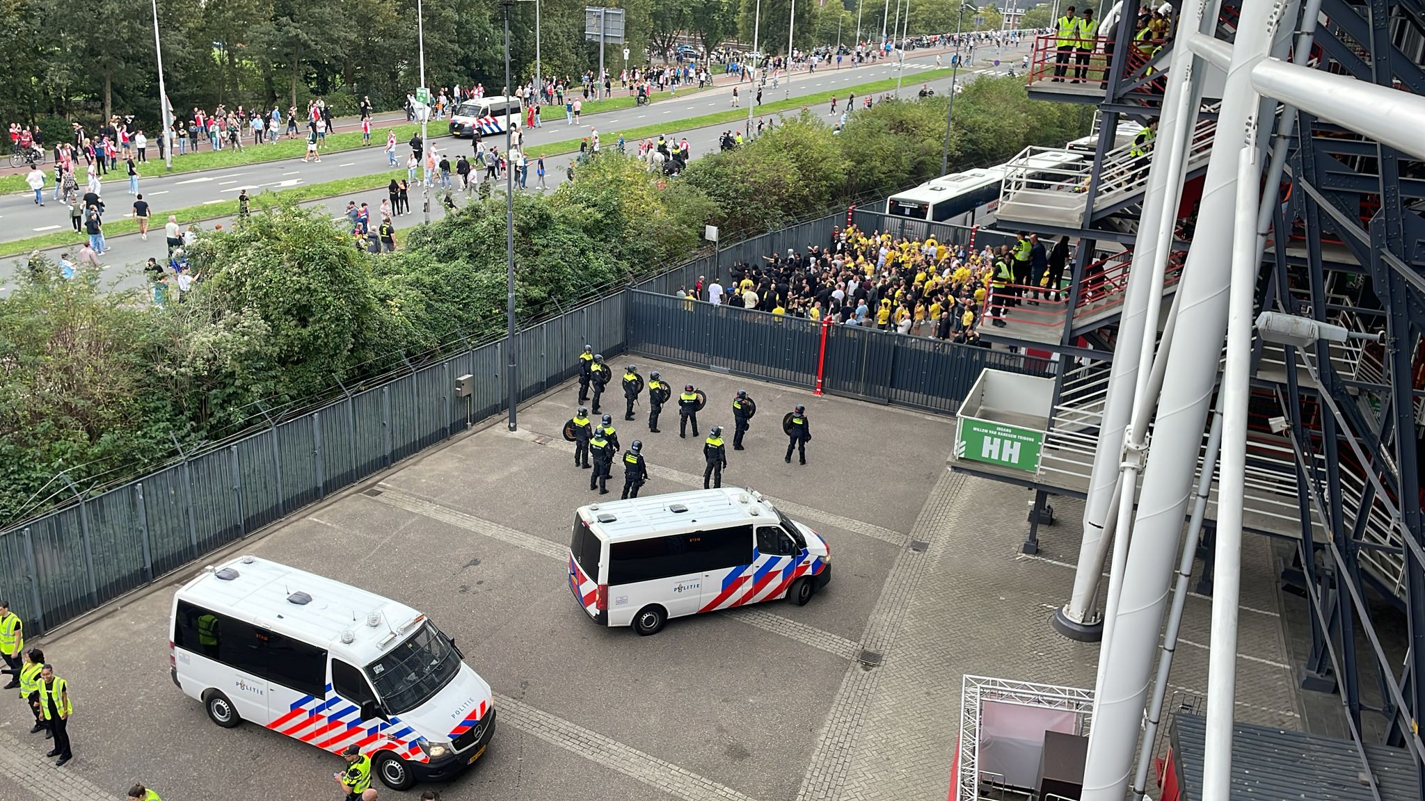 NAC krijgt flinke rekening gepresenteerd na vernielingen bij De Kuip