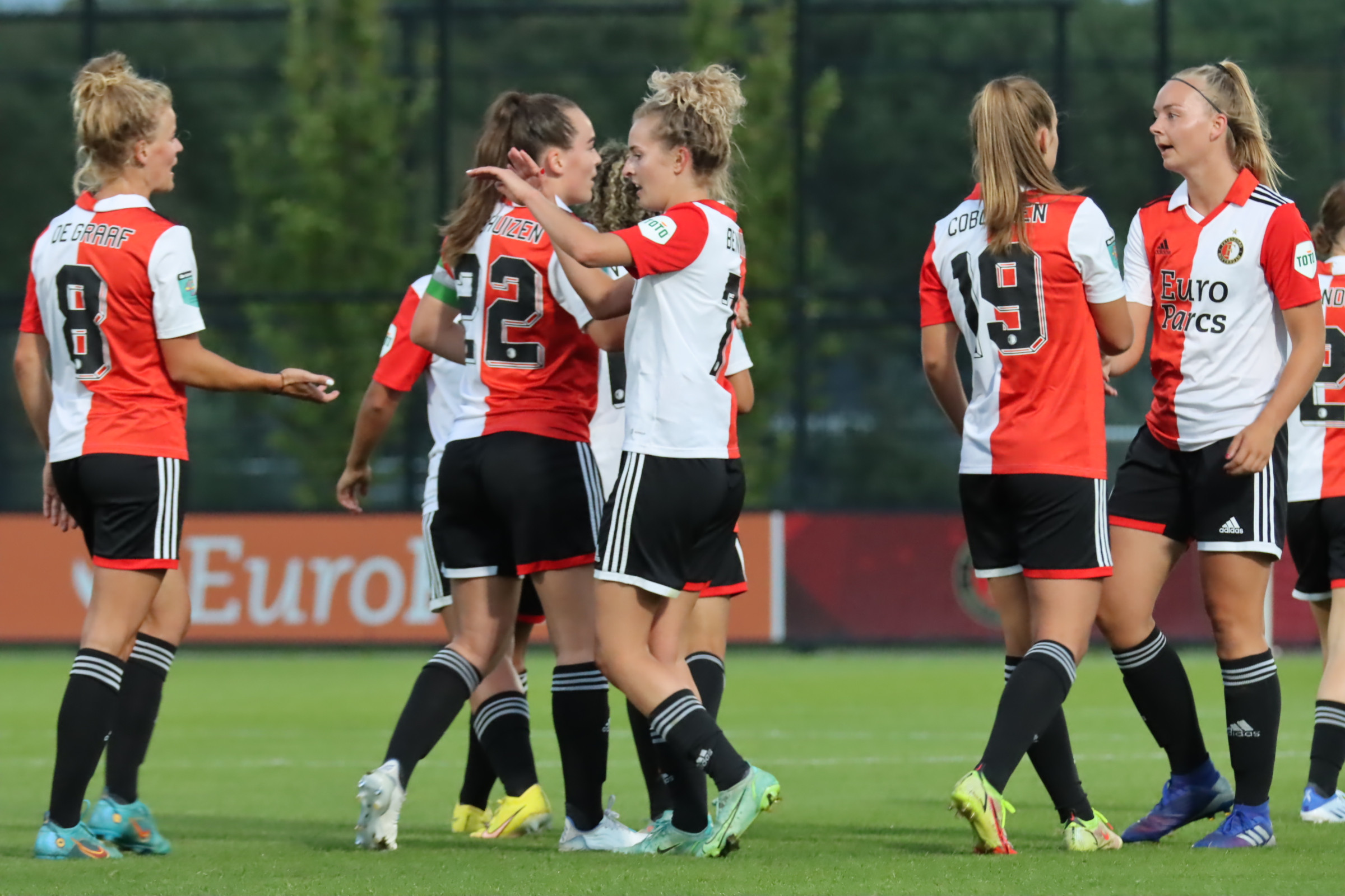 Feyenoord V1 spelen in laatste thuiswedstrijd gelijk tegen PEC Zwolle