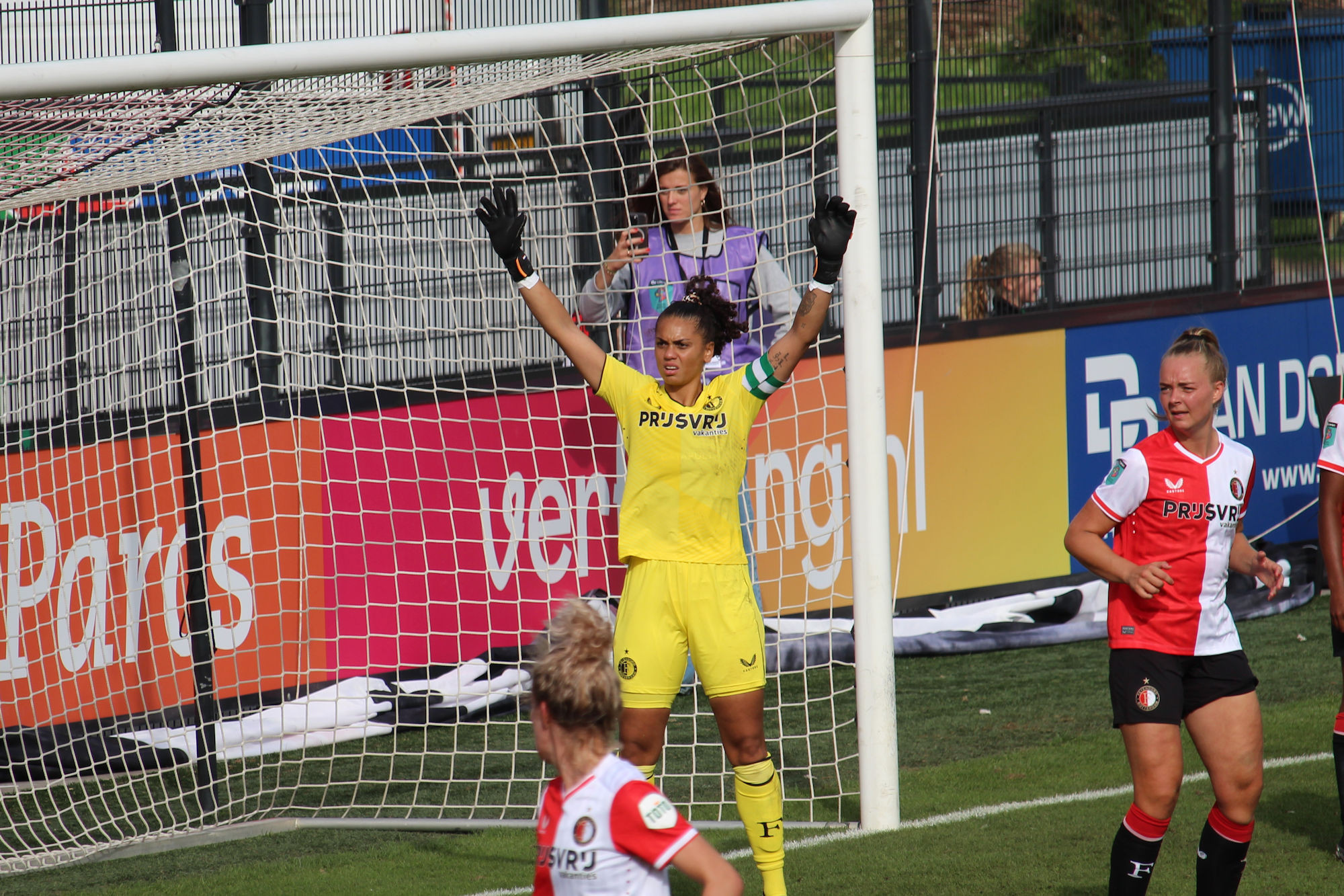 Feyenoord V1 blijft overeind in Klassieker en pakt punt