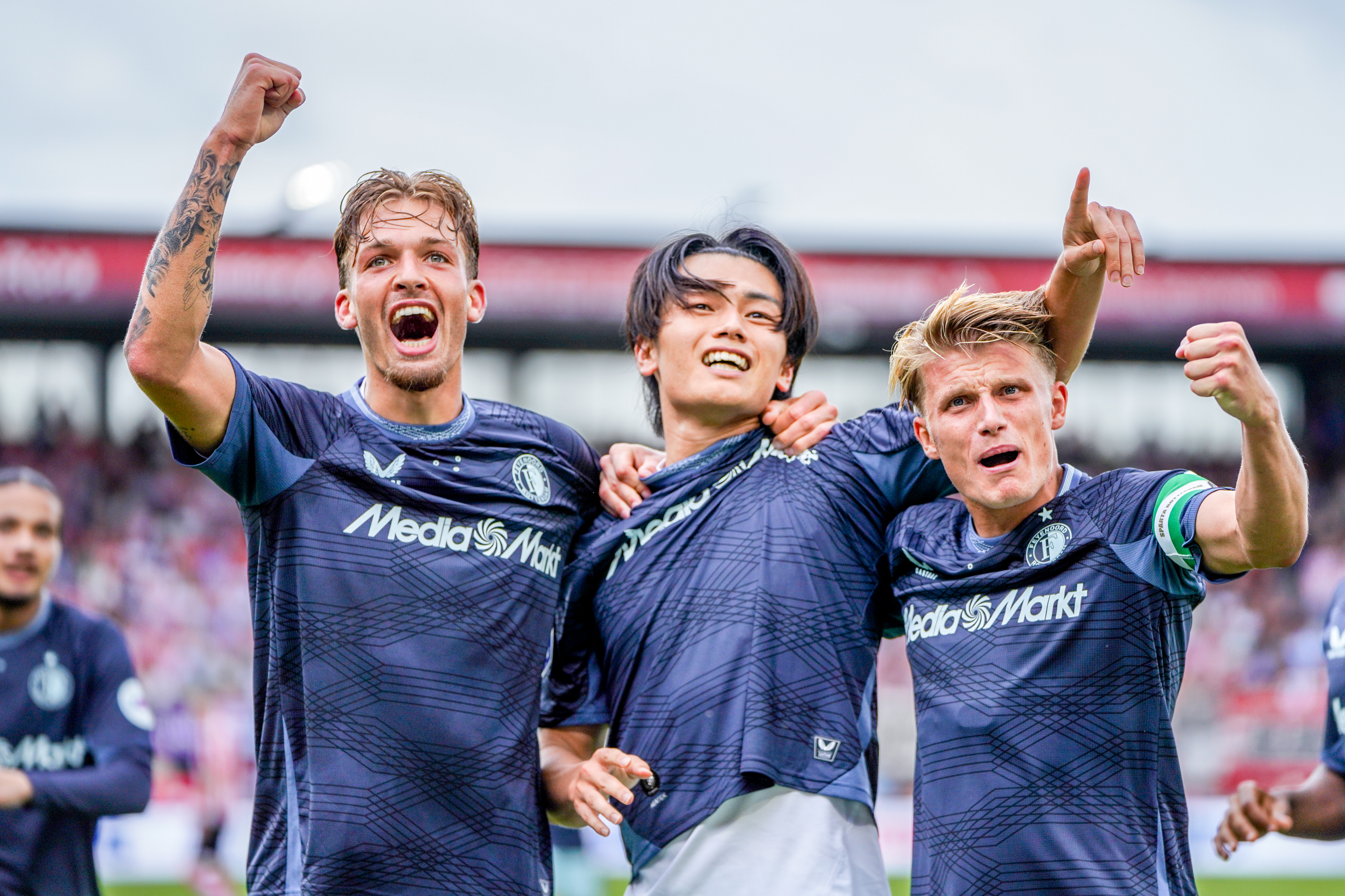 Feyenoord wint eenvoudig op Het Kasteel en gaat als koploper de interlandbreak in