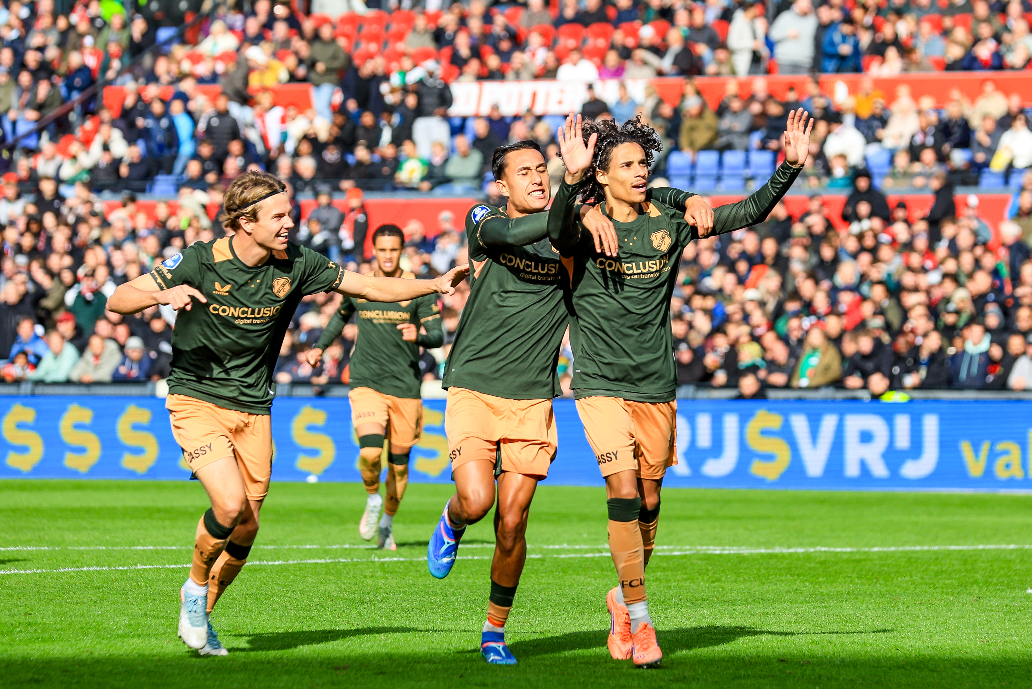 Zechiël scoort tegen Feyenoord maar blijft respectvol: “Ik heb veel respect voor de supporters”