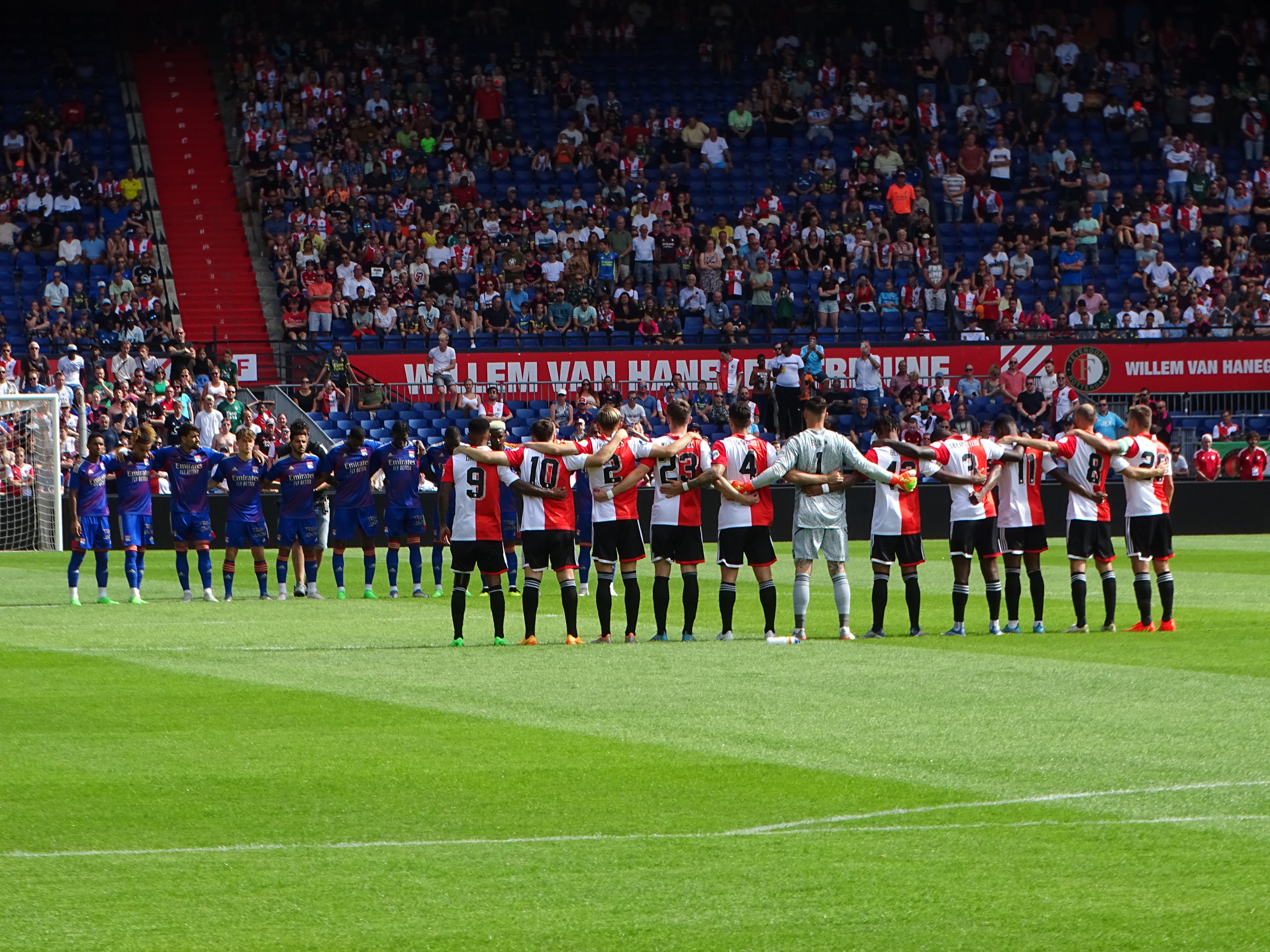 Minuut stilte voorafgaand aan FC Utrecht - Feyenoord