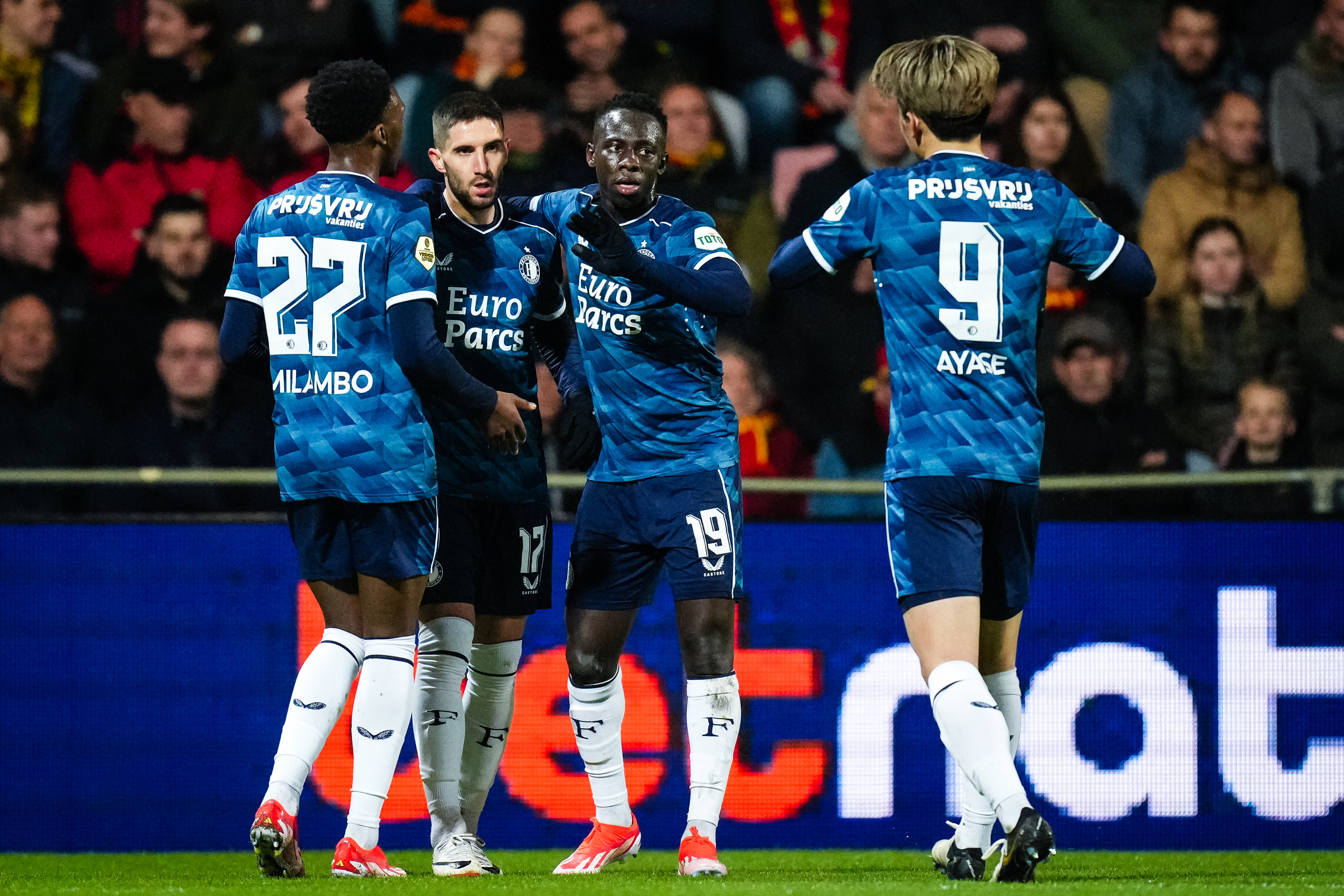 Stand Eredivisie • Tweede plaats veilig; PSV officieus kampioen