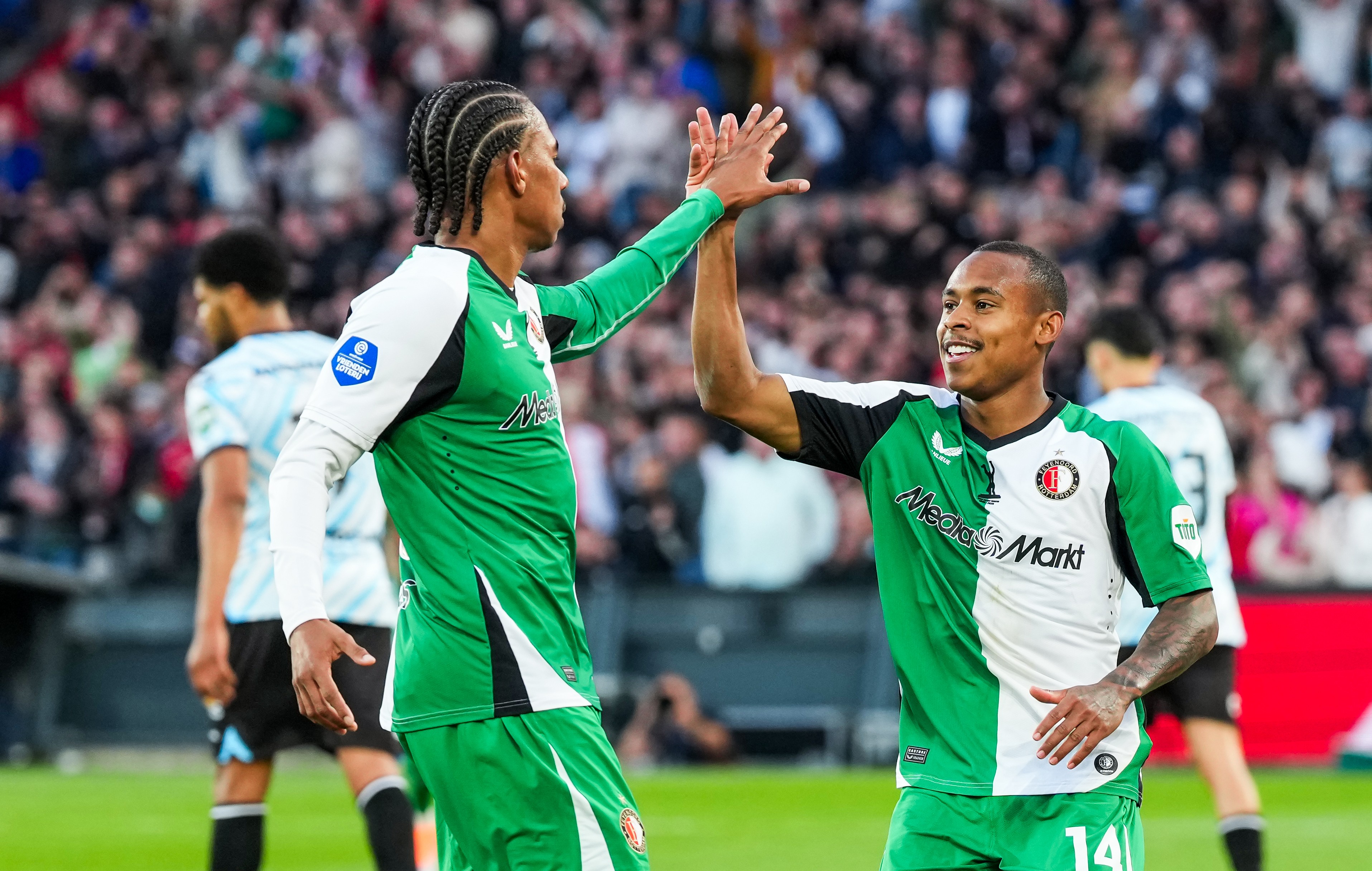 Liveblog •  Feyenoord wint van RKC in slaapverwekkend duel • 2-0 [FT]