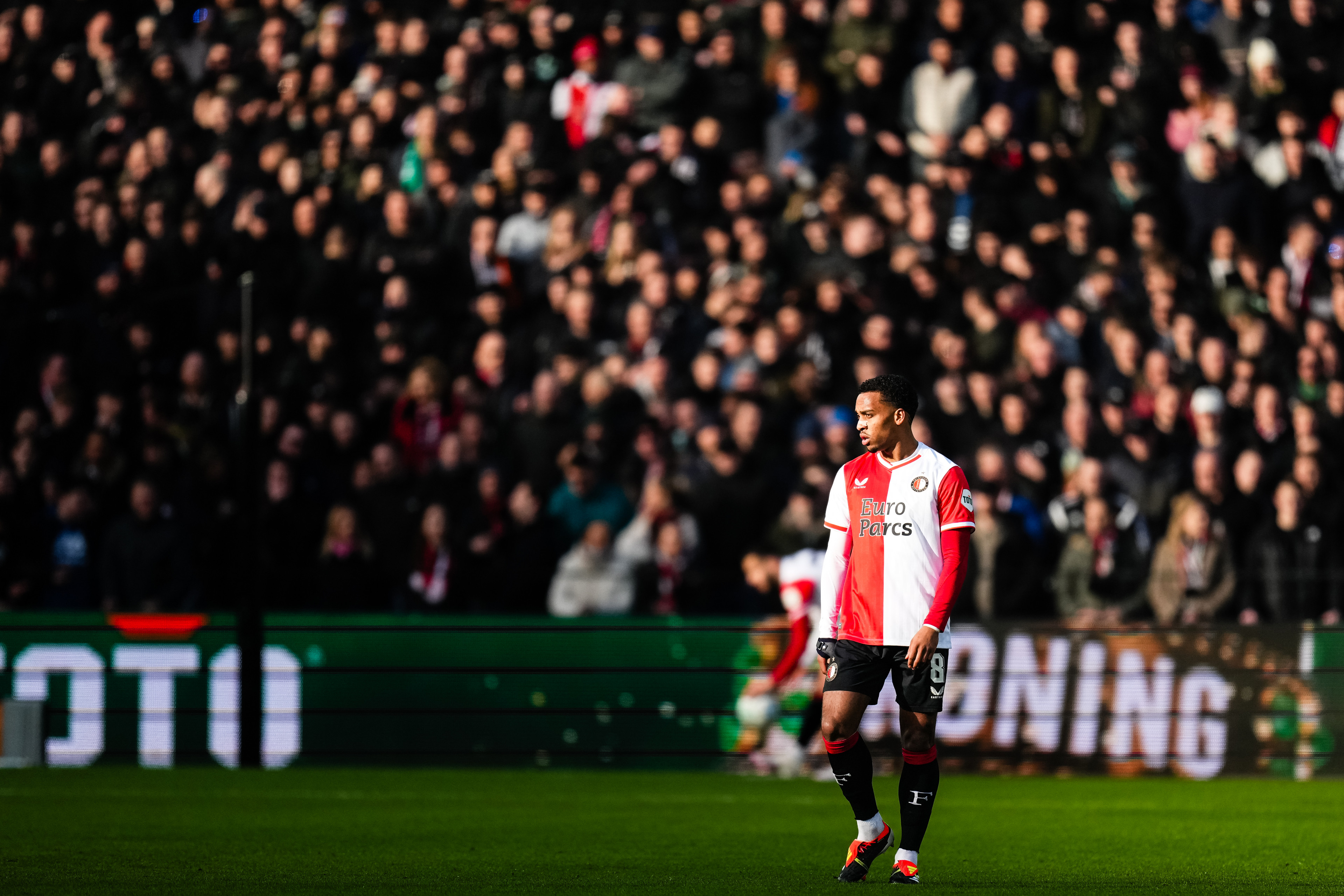 Stand Eredivisie • Feyenoord laat na om gat naar concurrentie te vergroten
