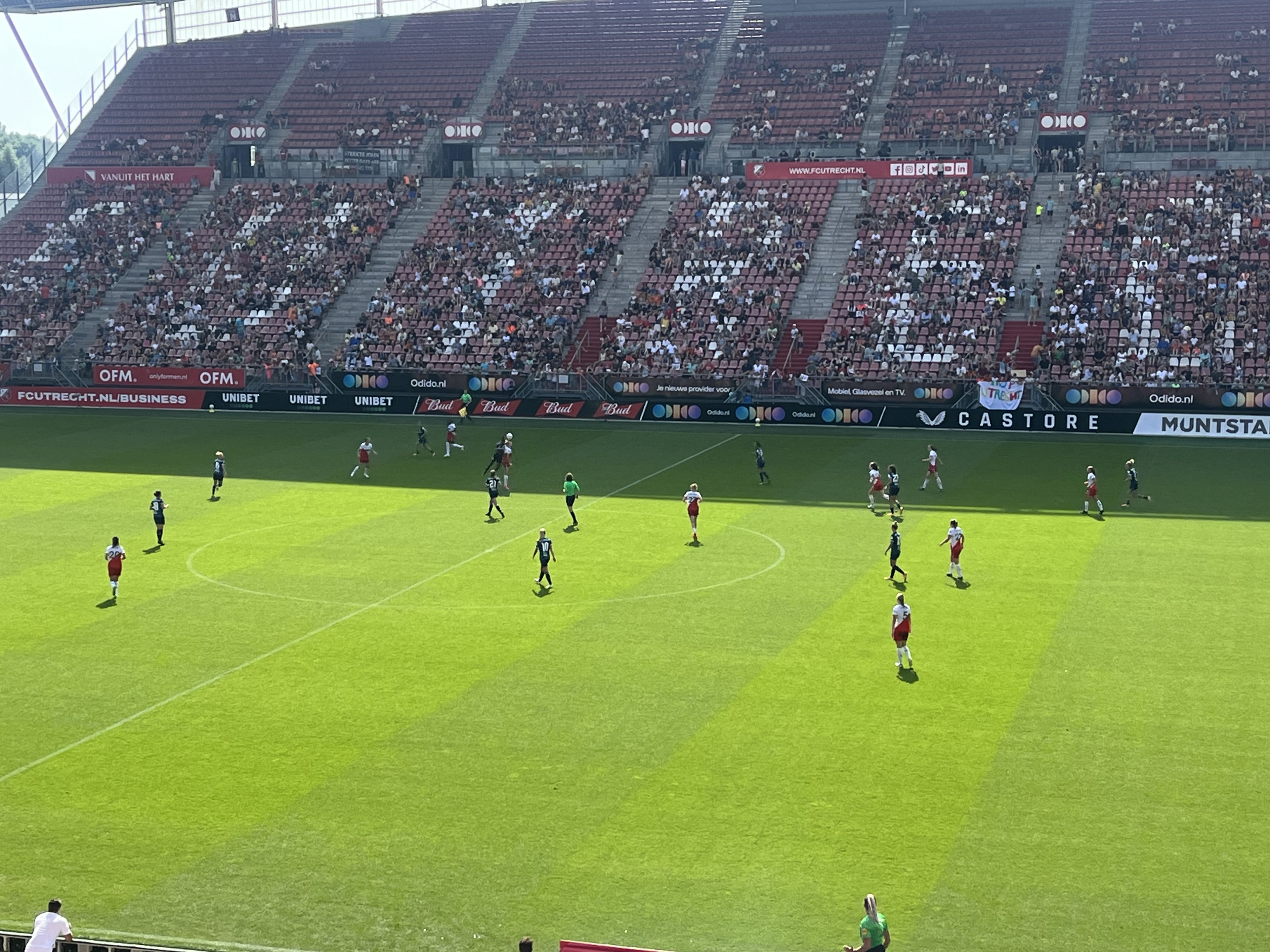 Feyenoord Vrouwen start de competitie met een nederlaag in Utrecht (4-2)