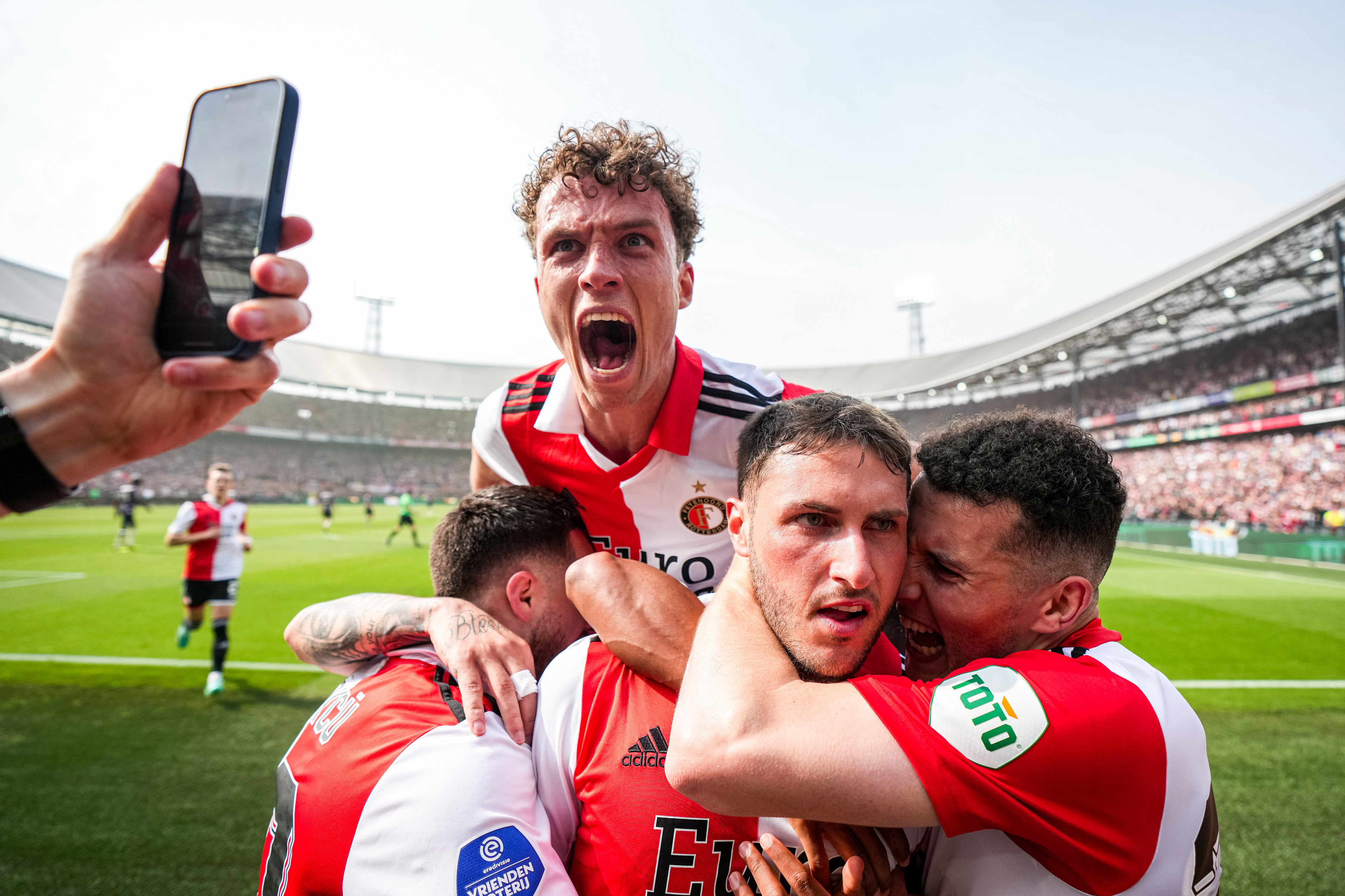 wieffer, gimenez, idrissi & kokcu juichen na goal