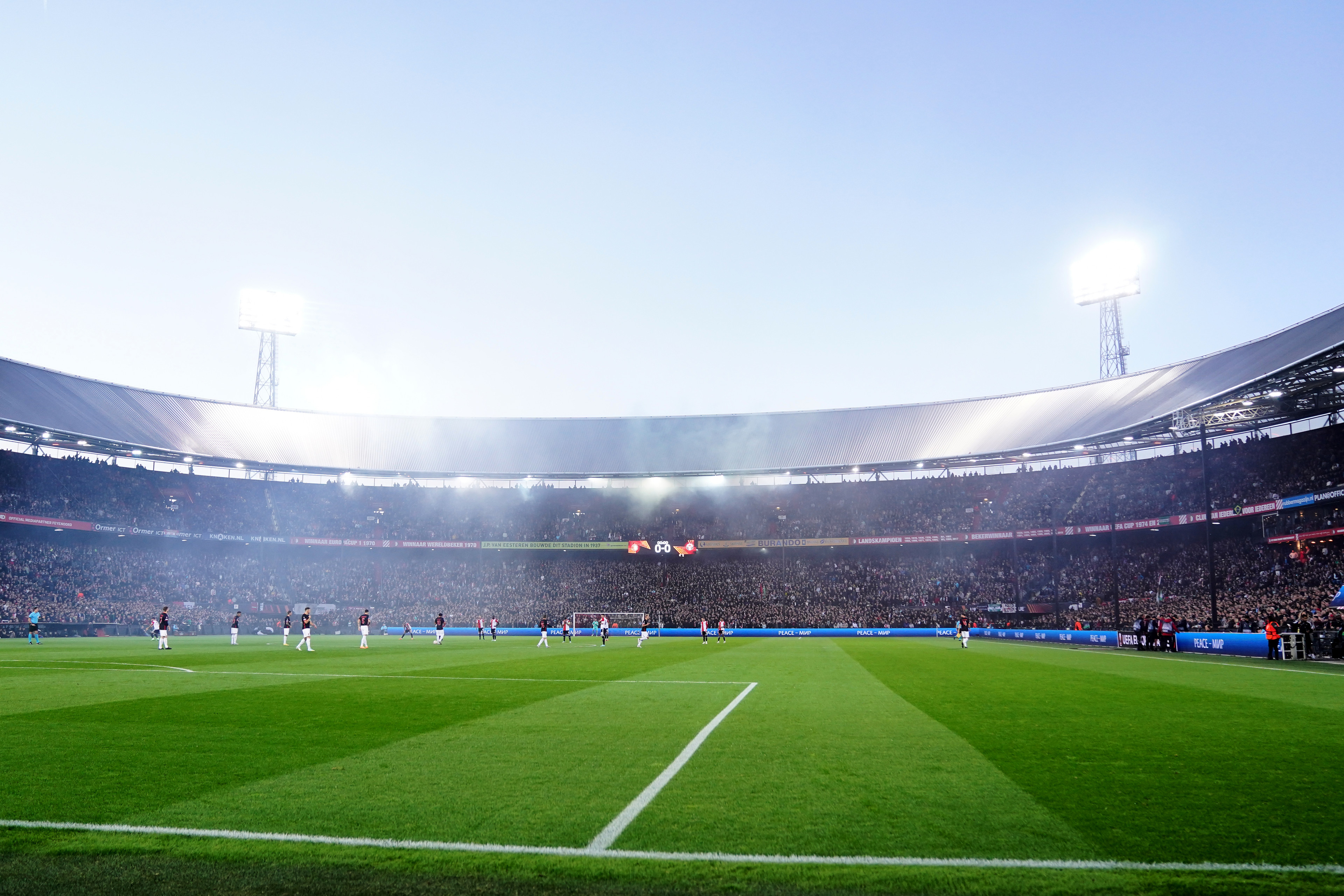 Feyenoord overweegt netten te plaatsen tegen Ajax