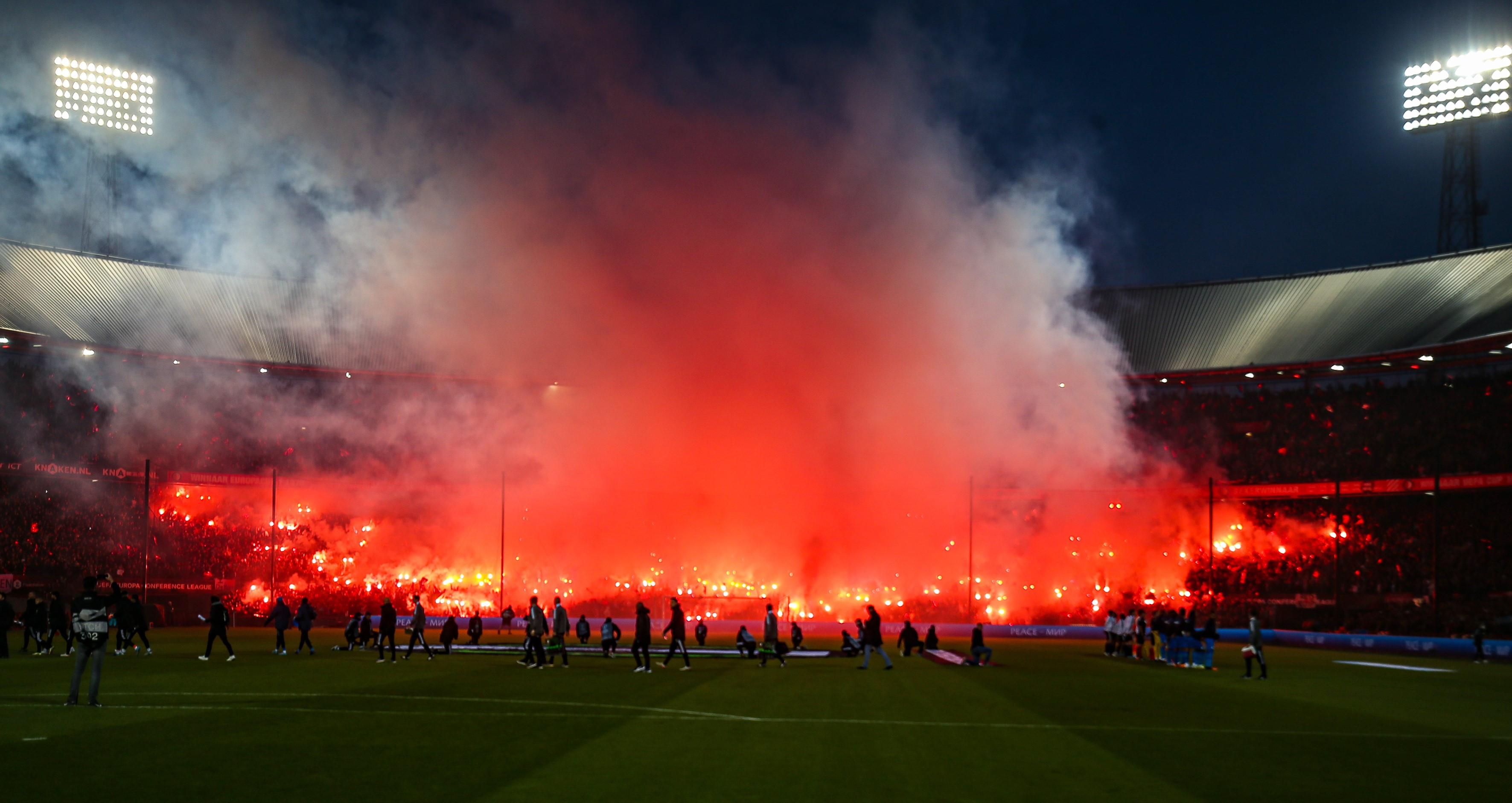 Feyenoord in uitverkocht huis tegen FC Midtjylland