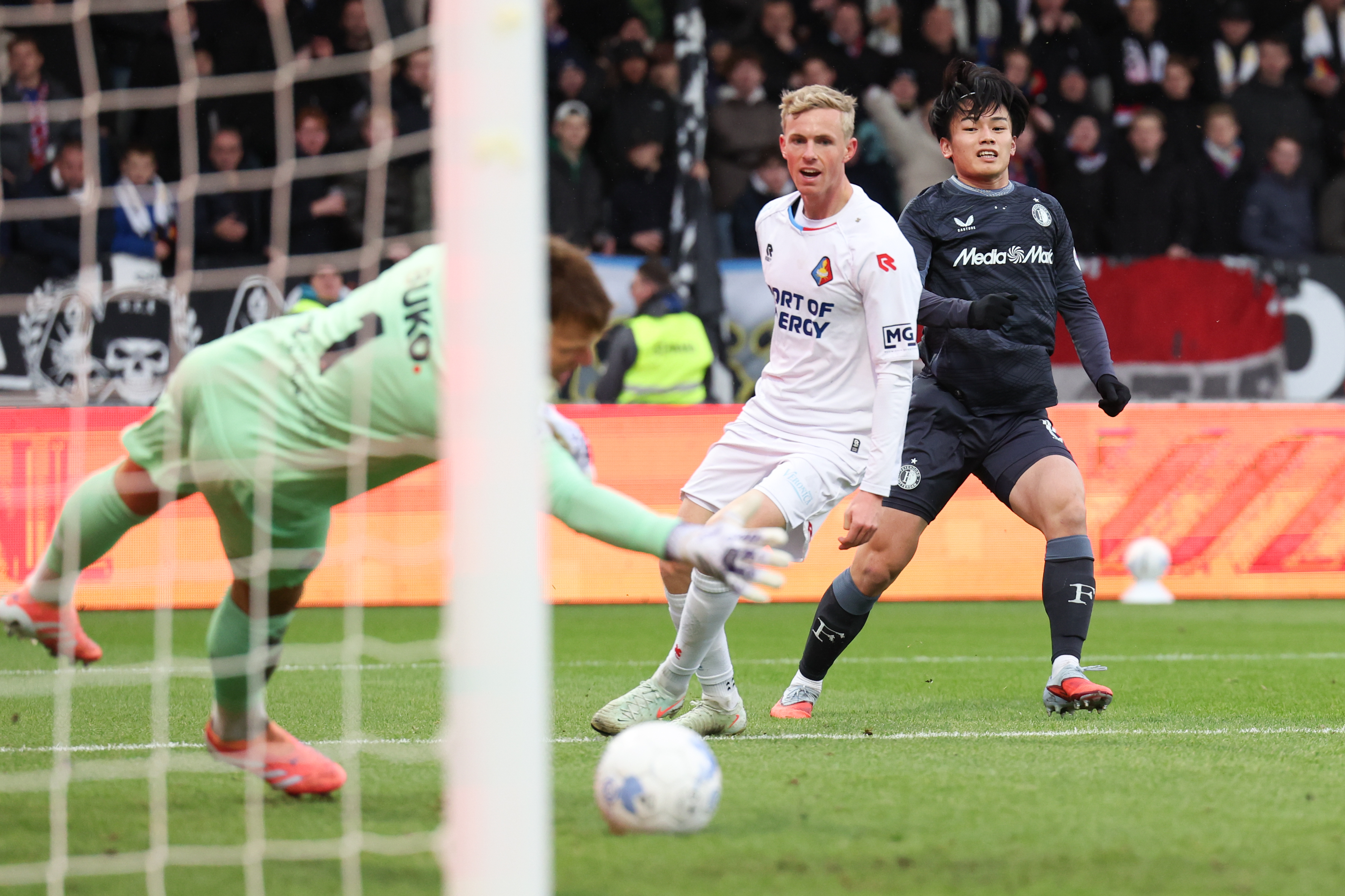 Liveblog • Feyenoord wint van Telstar ondanks matig wedstrijdbeeld [1-2]
