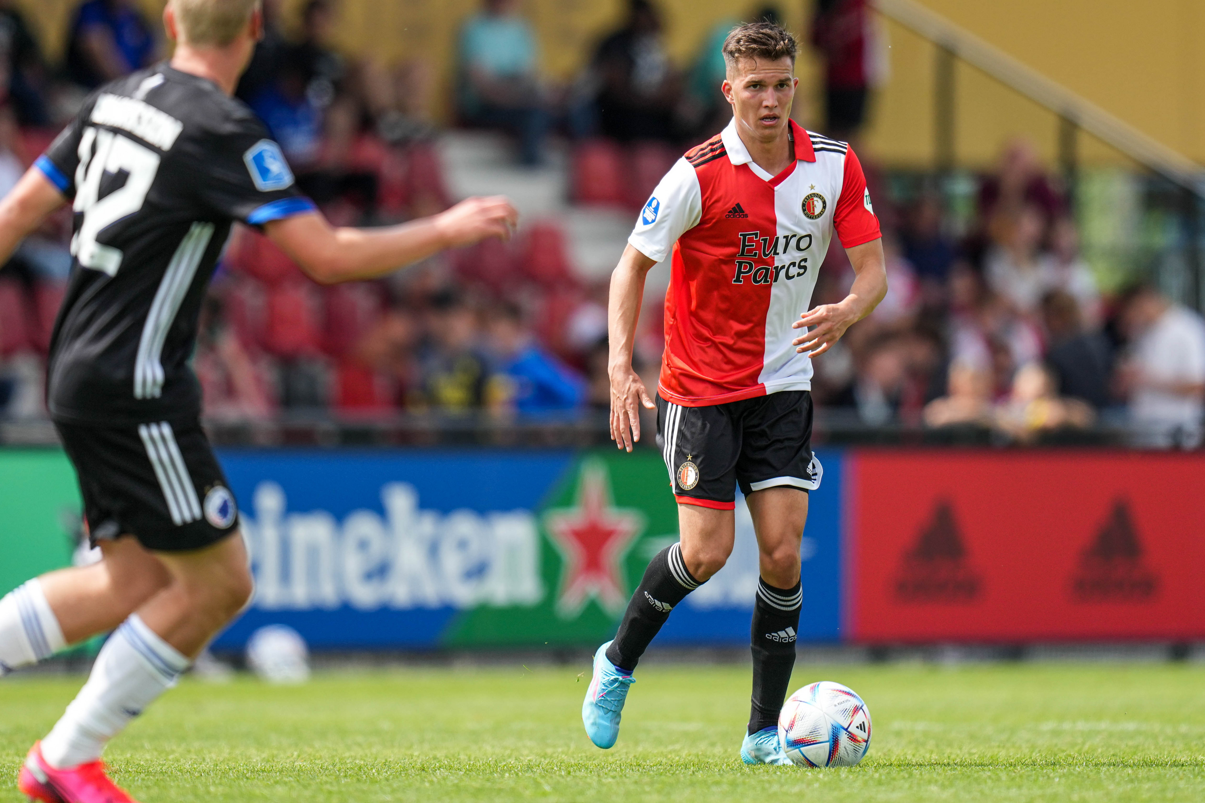 Feyenoord’s koopoptie op Bassett verloopt in de lente