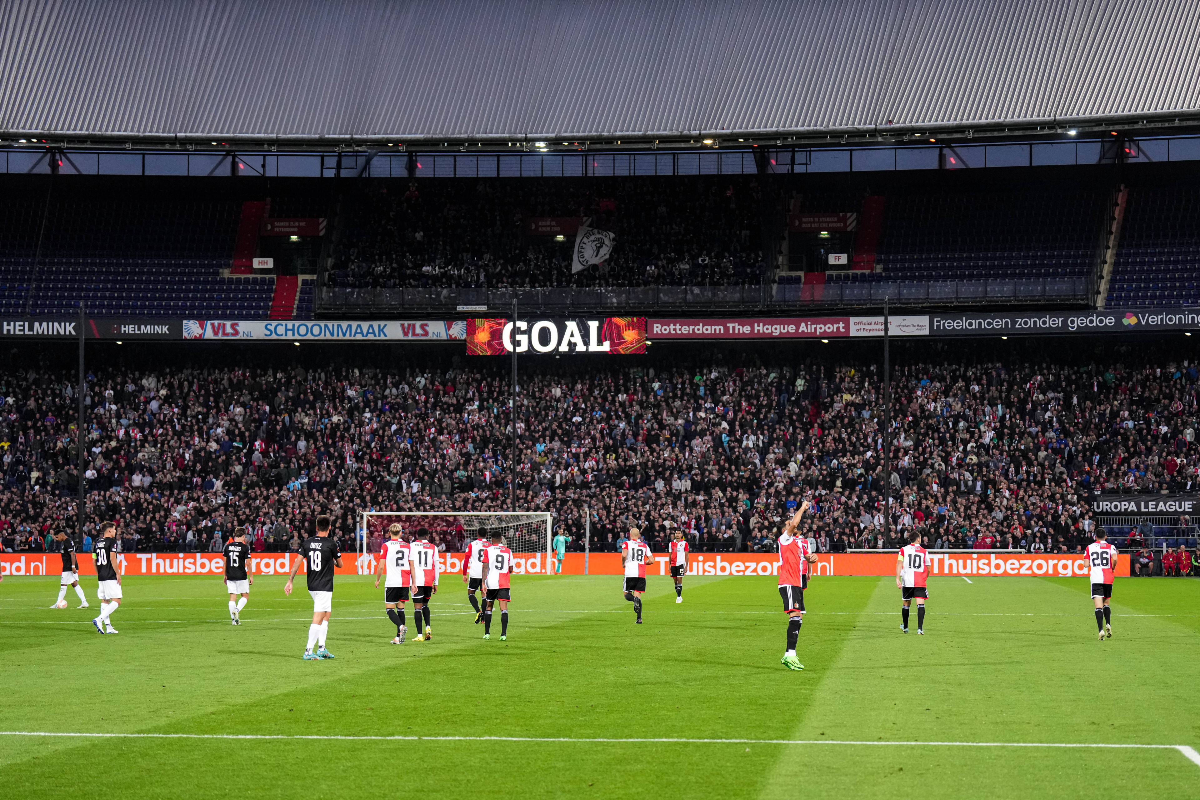 Feyenoord - FC Midtjylland onder leiding van arbiter Rade Obrenovič