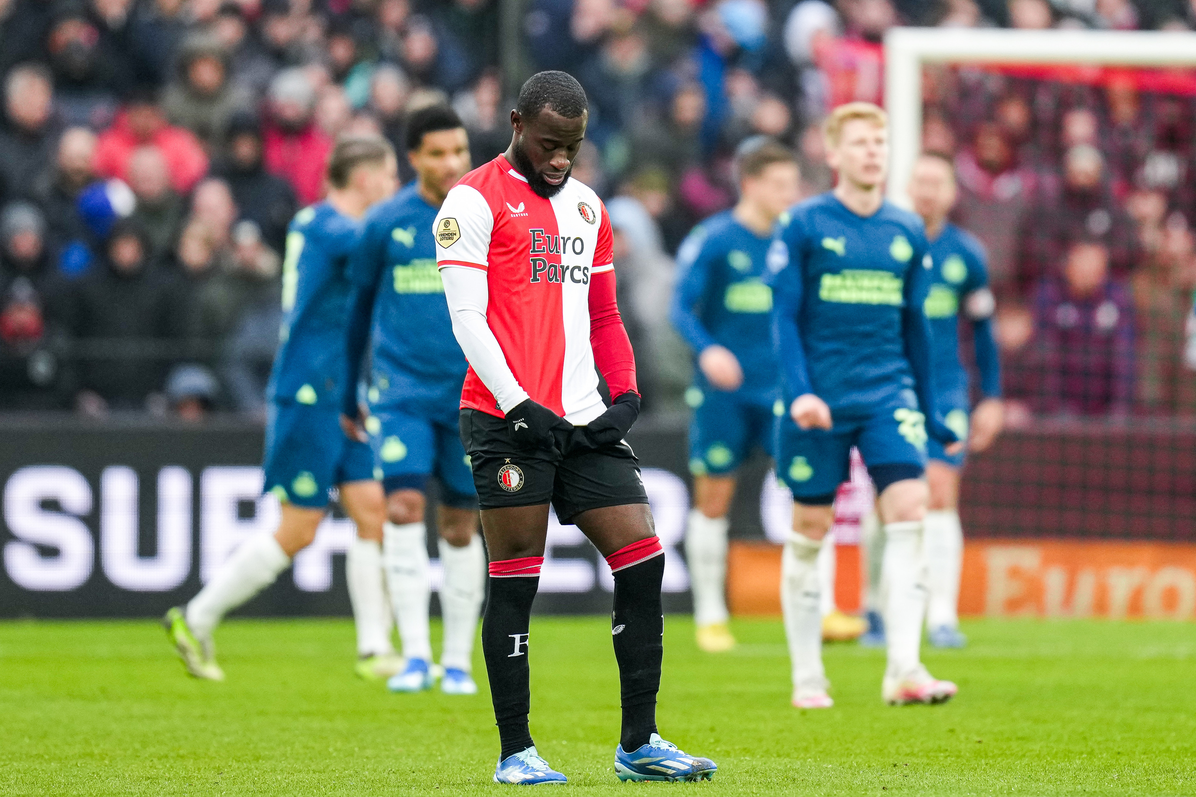 Van Hanegem: "Ze maken in de Kuip wel erg kinderlijke fouten"