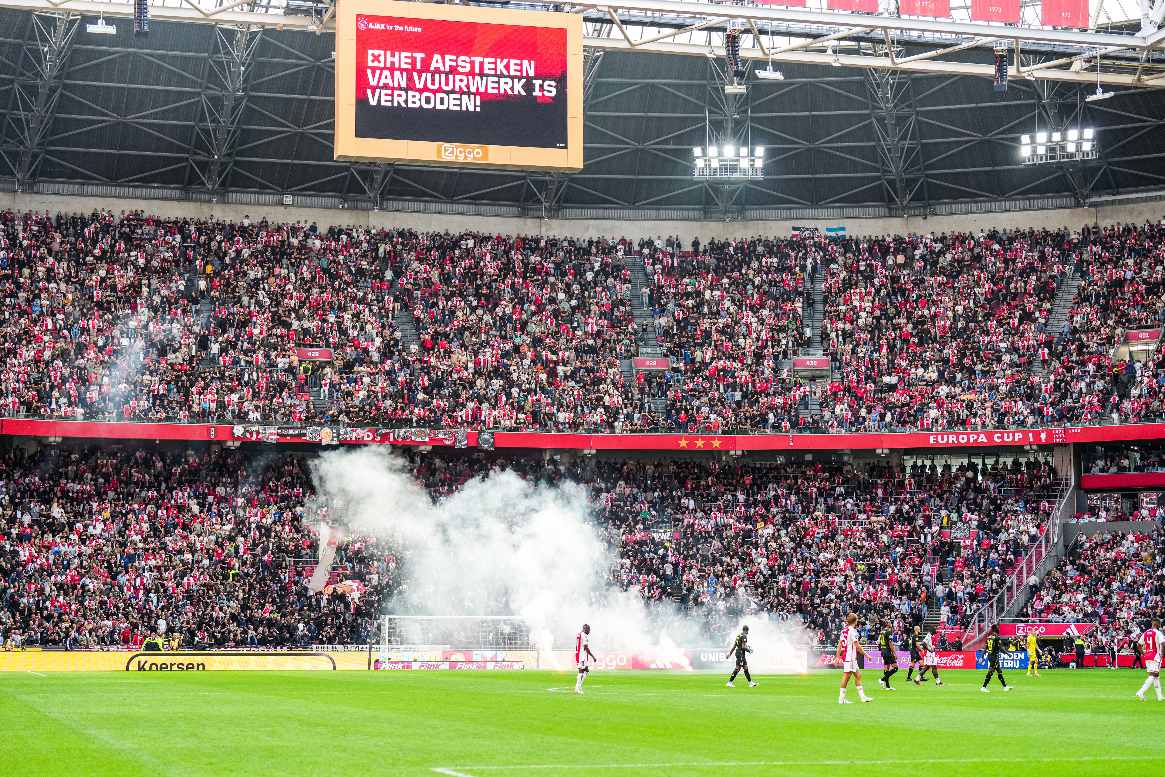 KNVB over besluit: "Het kan niet zo zijn dat supporters invloed hebben op de uitkomst van een wedstrijd"
