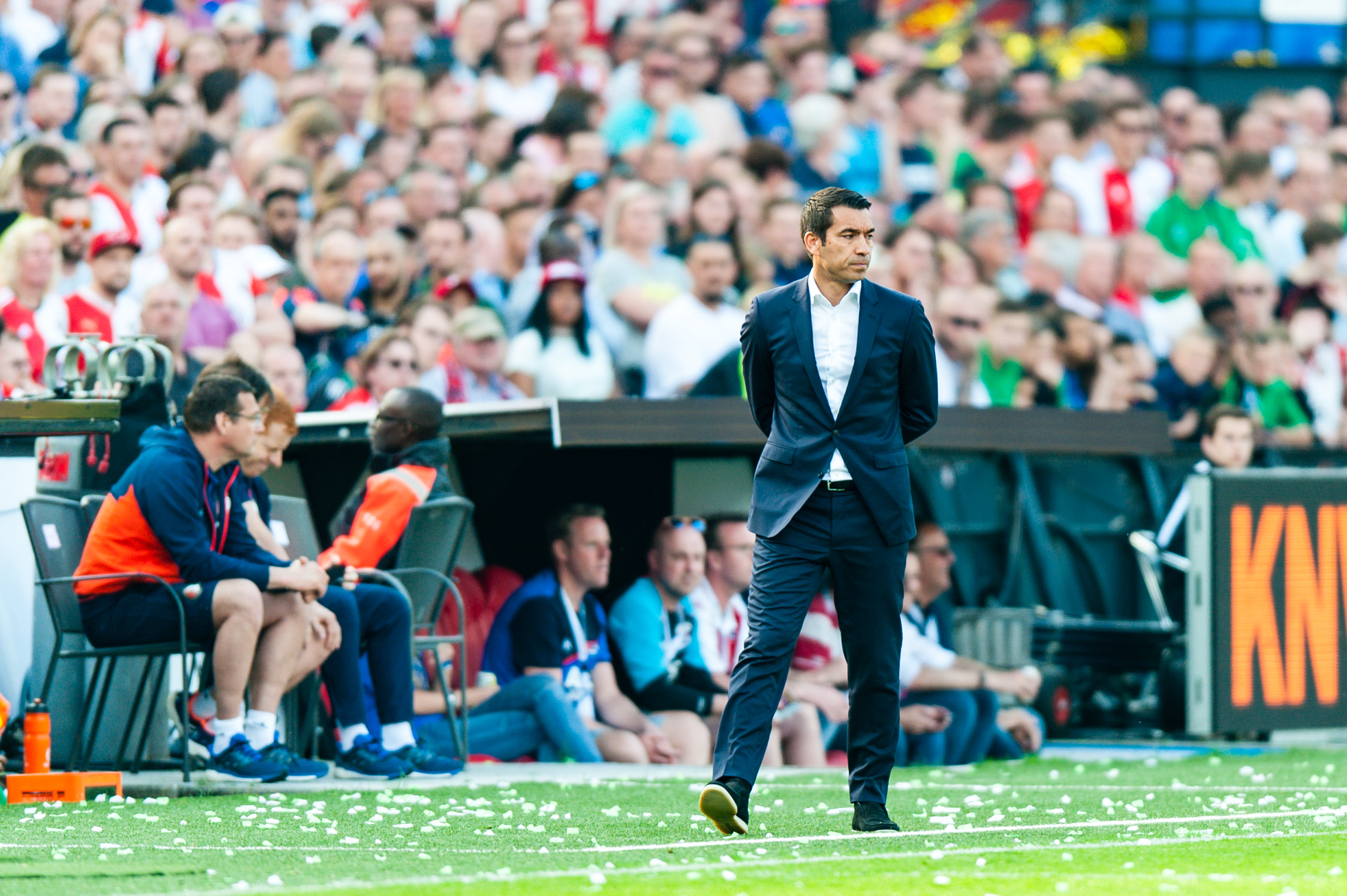 Van Bronckhorst: "Ik denk dat Feyenoord echt een goede kans maakt"