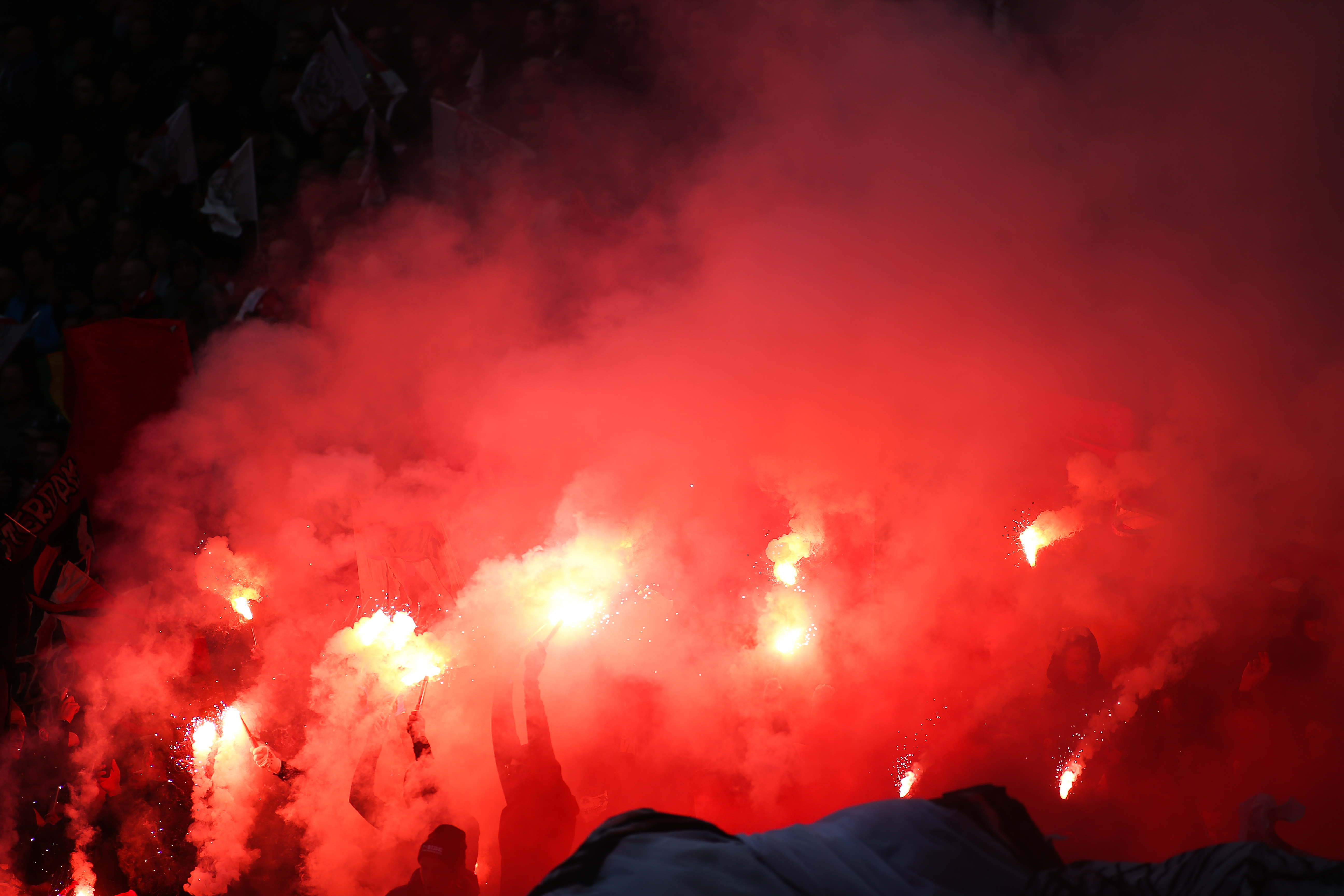 UEFA wijzigt strafmaatregel na beroep Feyenoord: 'slechts' één wedstrijd zonde...