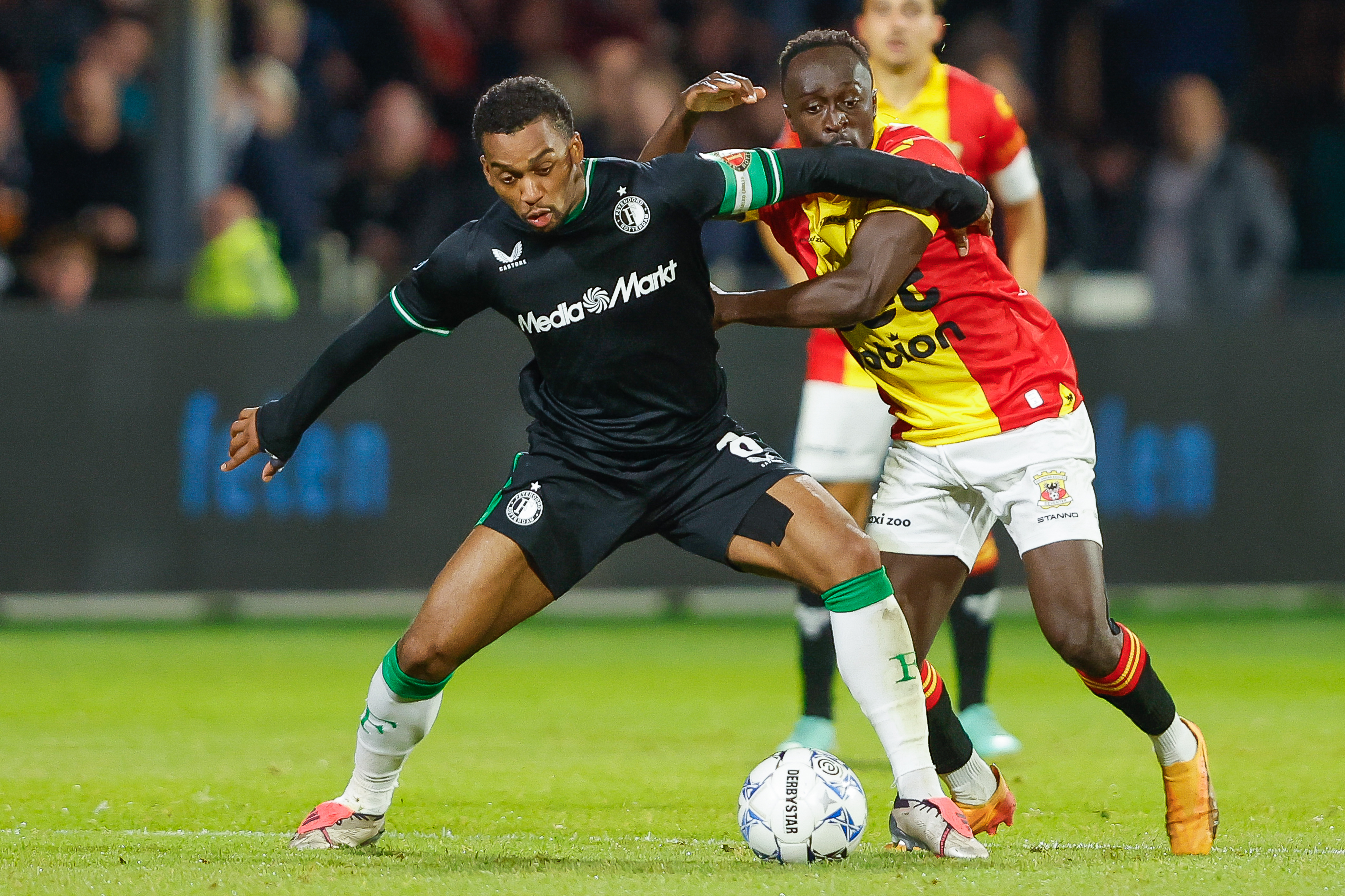 Cijfers • Middenveld blinkt uit in overtuigende overwinning op Go Ahead Eagles