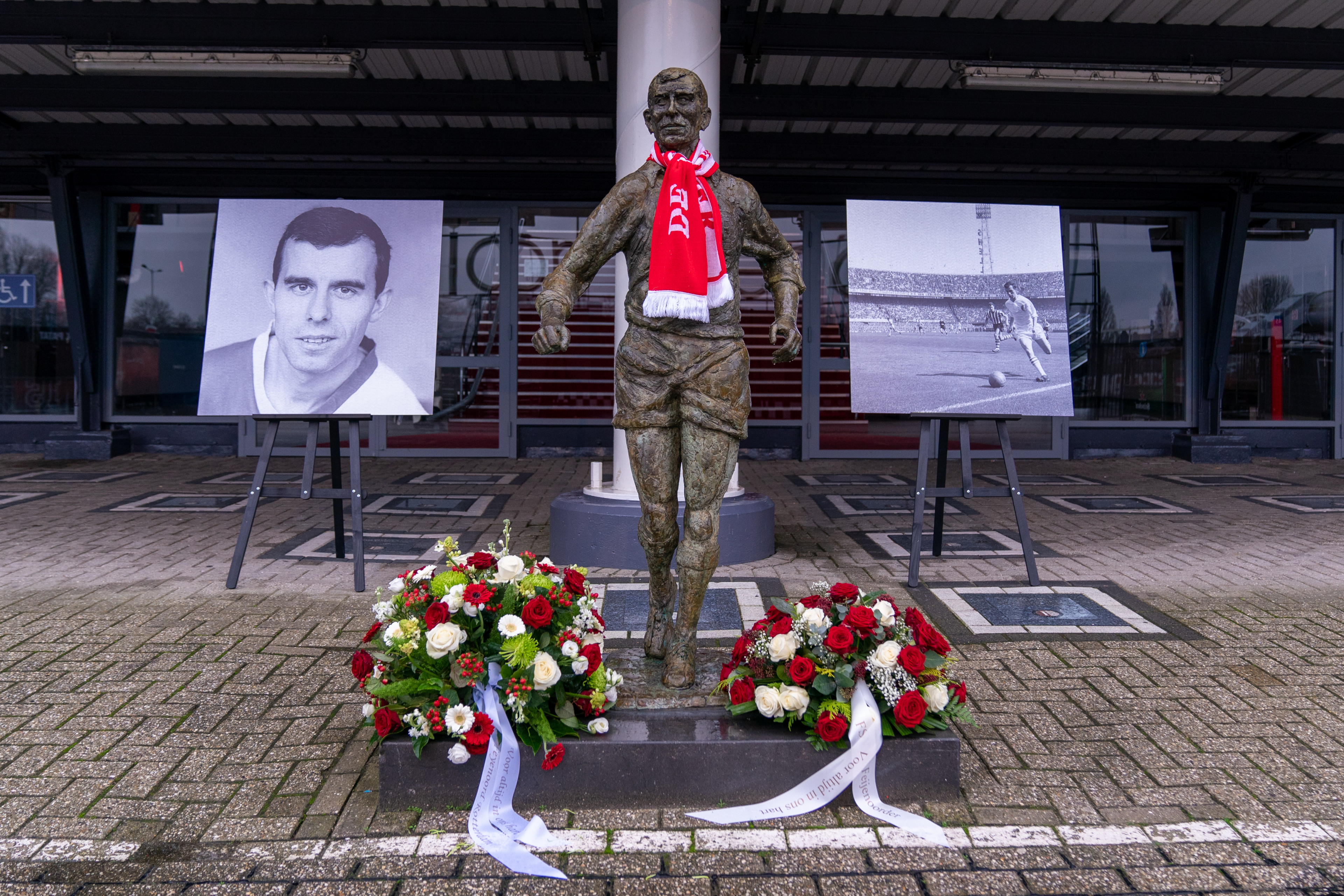 Kuip toegankelijk voor bezoek standbeeld Coen Moulijn op 4 januari