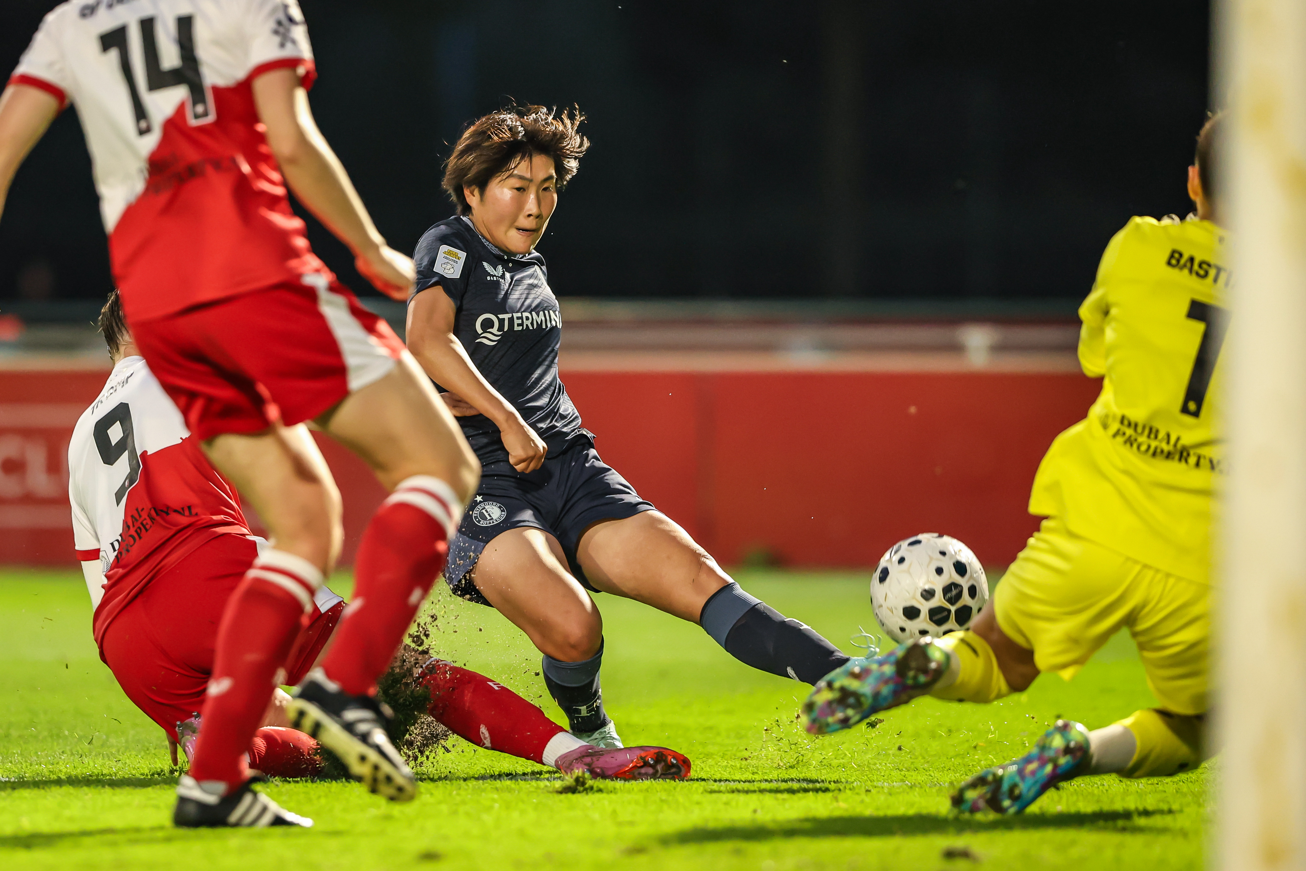 Feyenoord V1 behoudt aansluiting met top na knappe zege in Utrecht