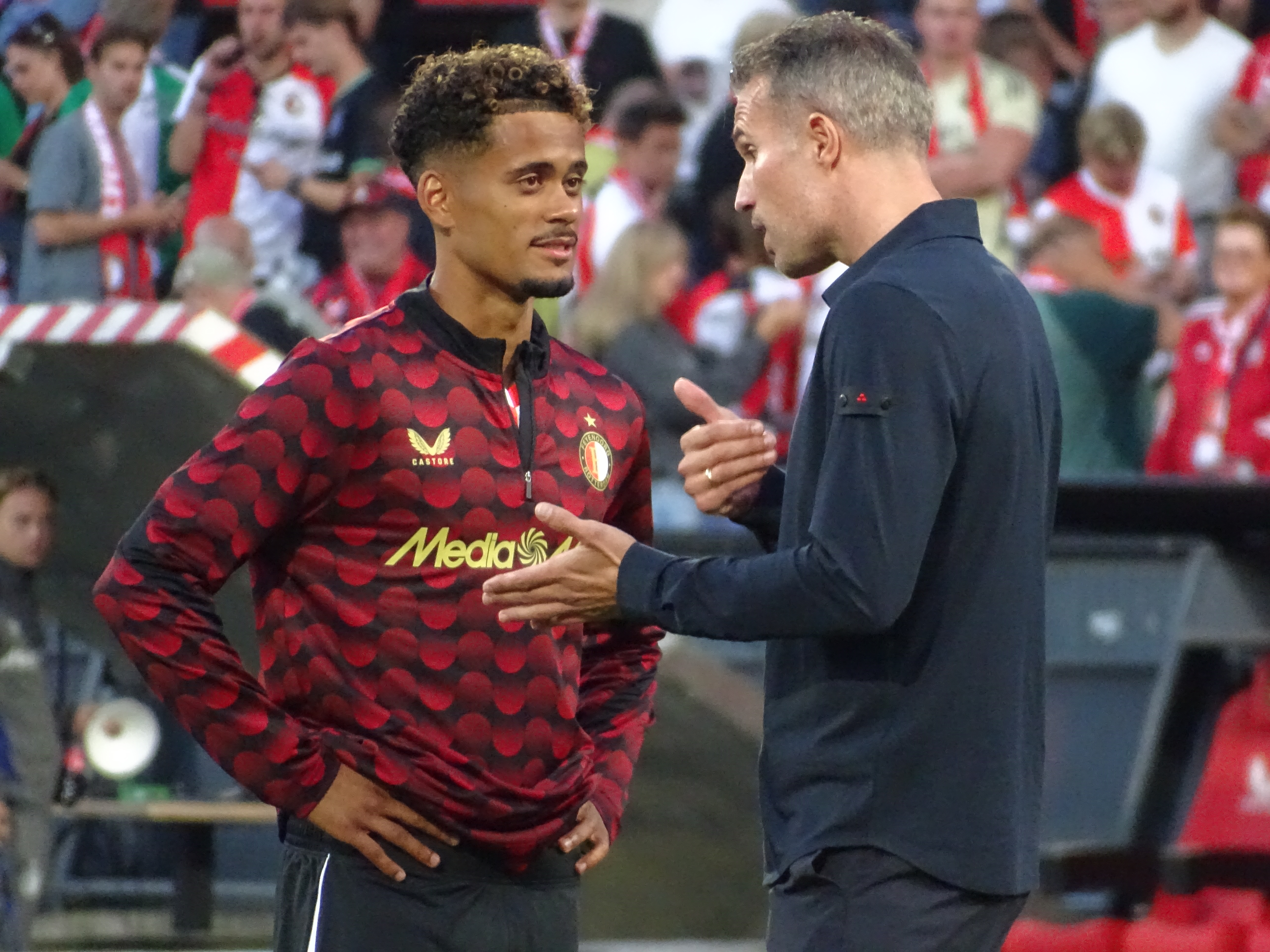 Van Hooijdonk over bankzitters: ‘Die vallen niet in om het resultaat over de streep te trekken’