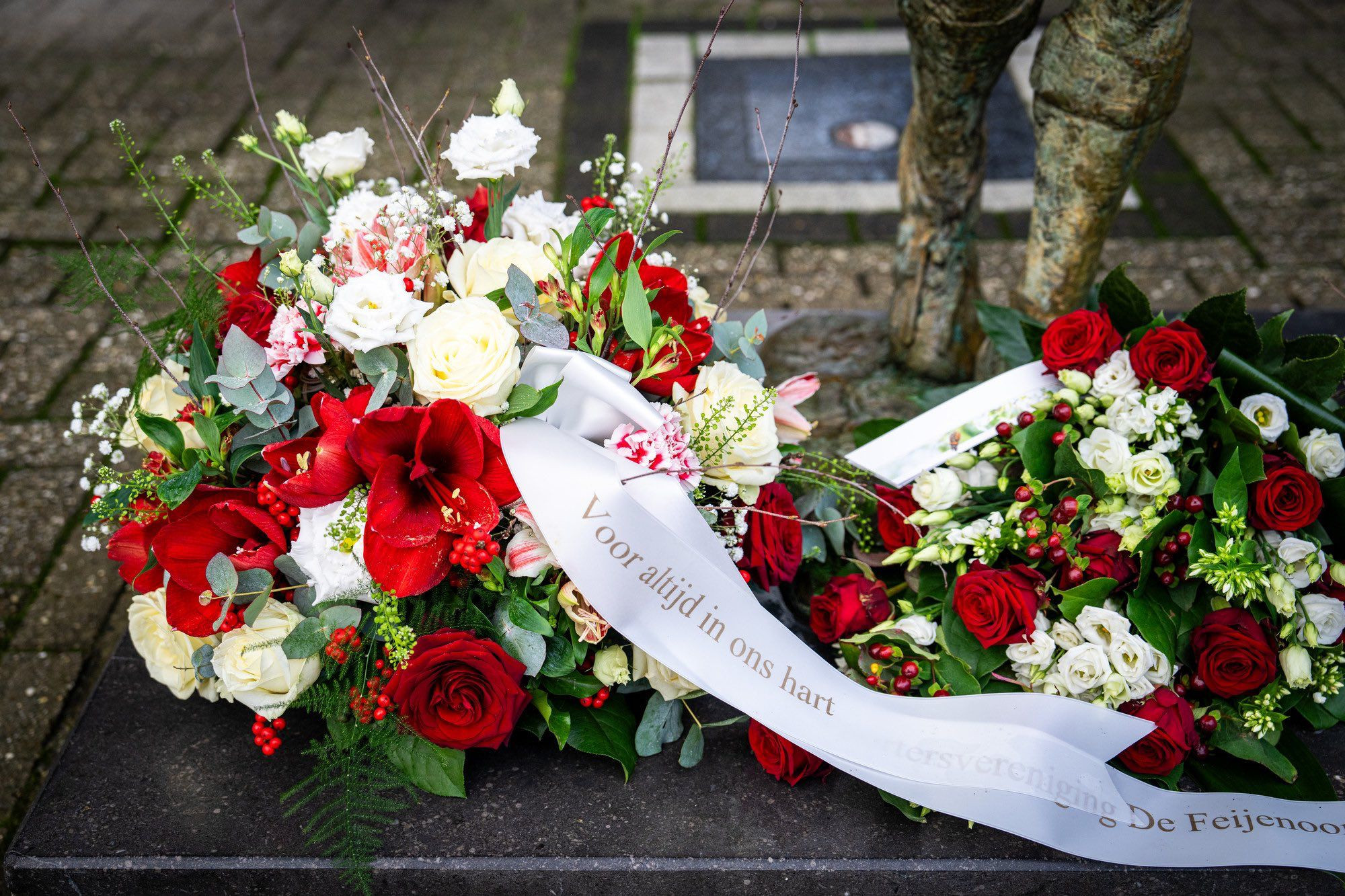 bloemen-standbeeld-coen-moulijn
