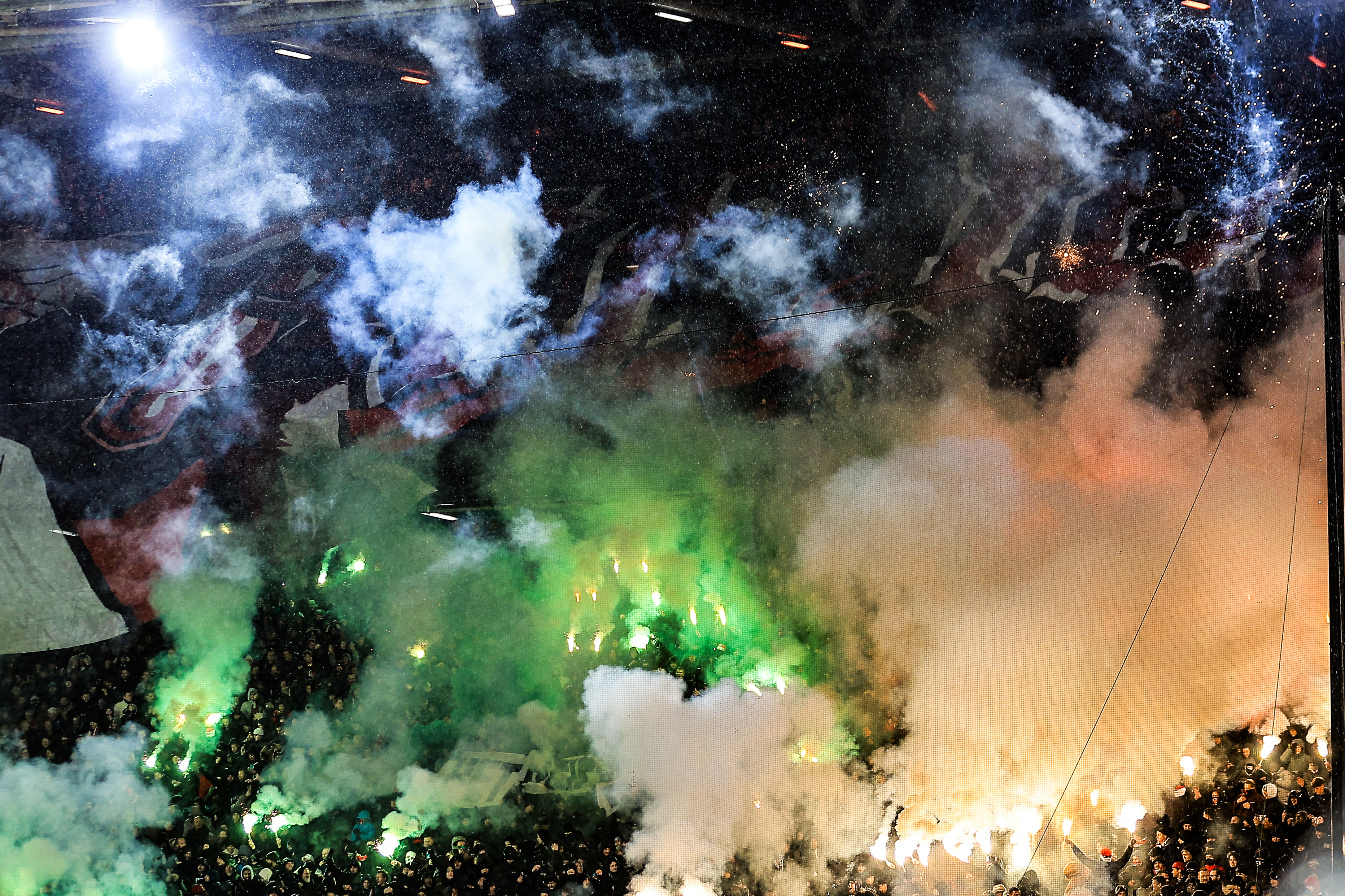 'Boekarest verbiedt vuurwerk bij Feyenoord-corteo'