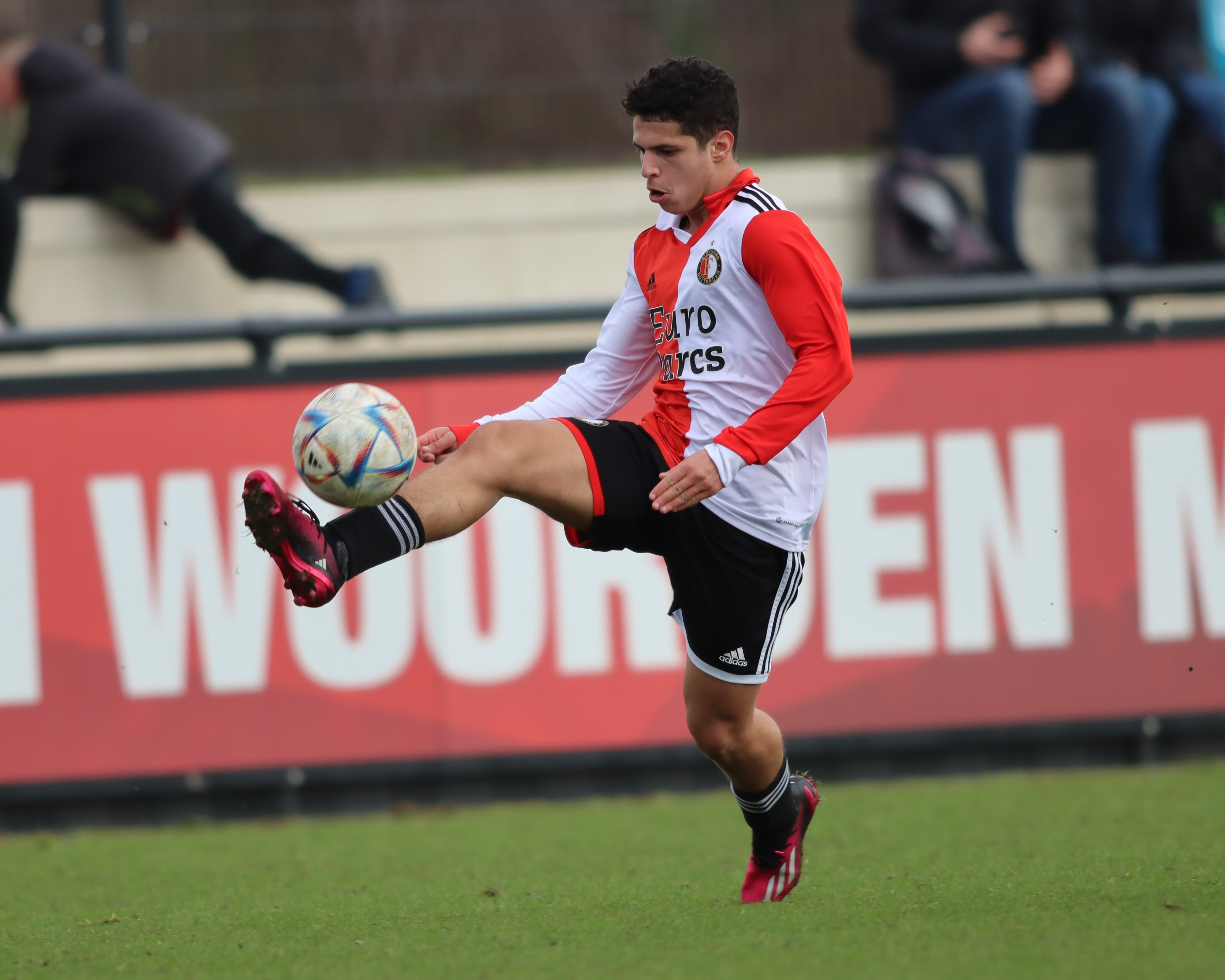 Feyenoord O16 wint met 2-0 van PSV O16
