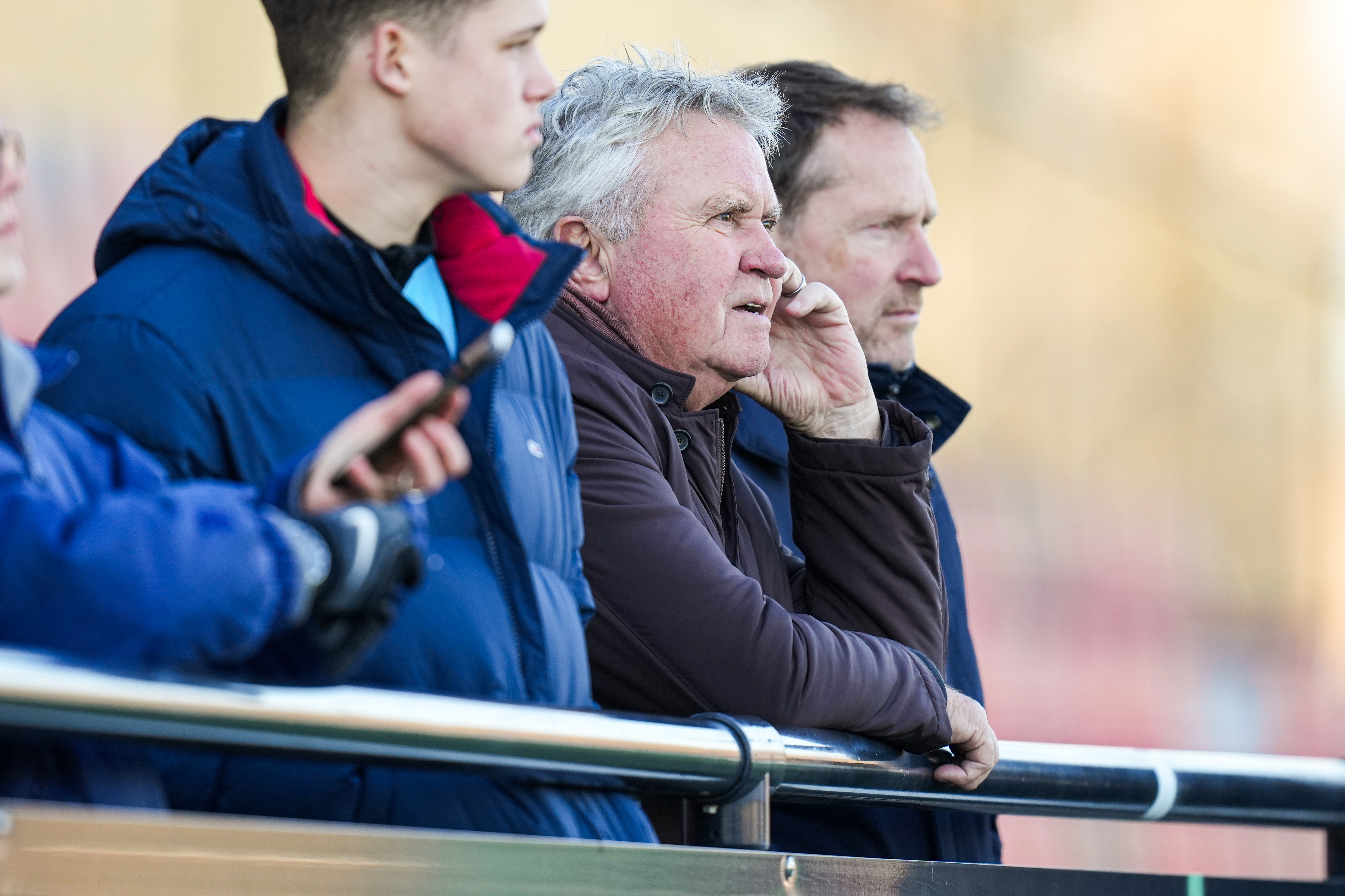 Van Persie krijgt bezoek van Hiddink: "Hij geeft hele mooie tips"