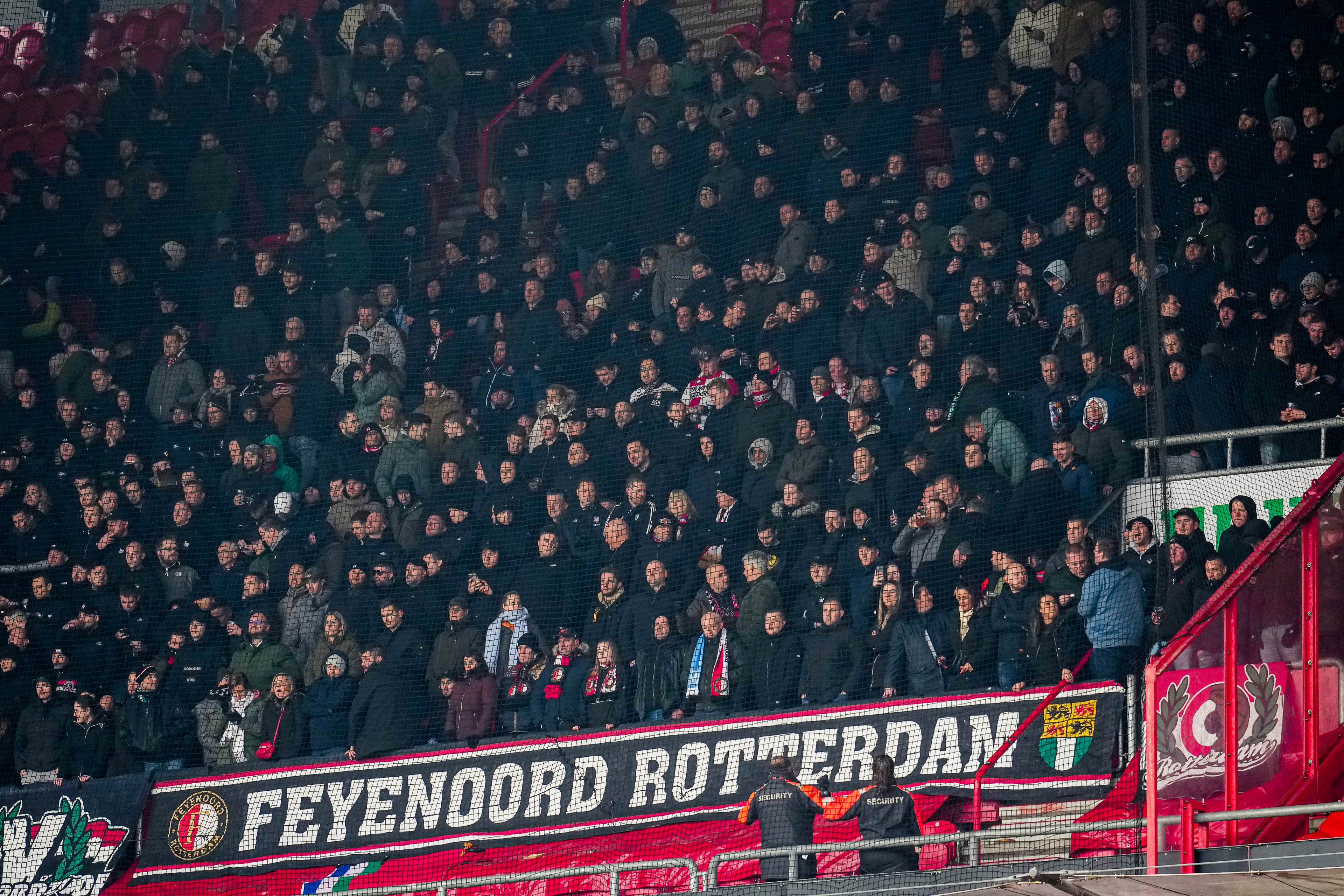 VK Sportphoto - Foto FC Twente - Feyenoord Rotterdam, uitvak supporters uitsupporters fans support spandoek awayday awaydays fans combi buscombi slo