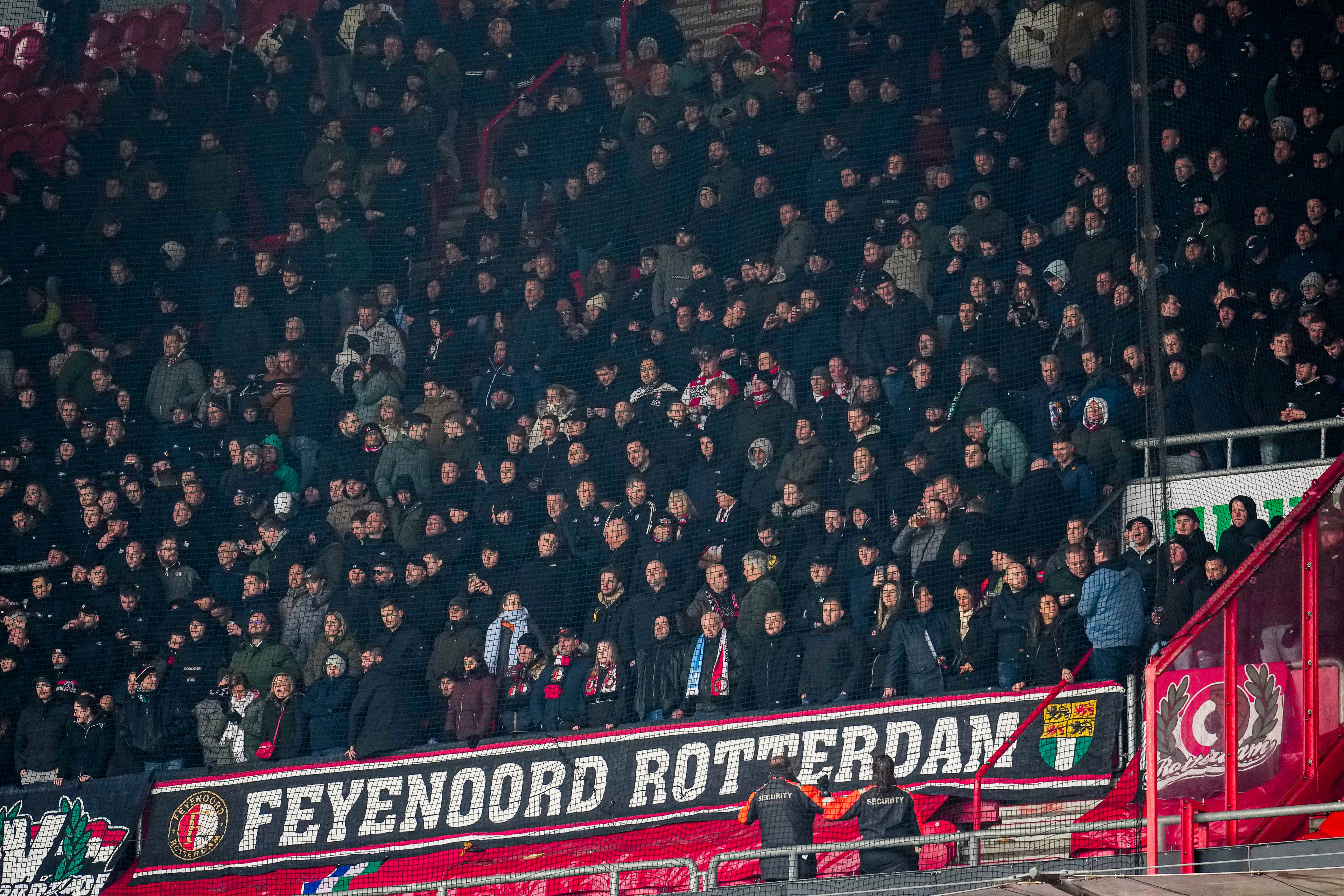 VK Sportphoto - Foto FC Twente - Feyenoord Rotterdam, uitvak supporters uitsupporters fans support spandoek awayday awaydays fans combi buscombi slo