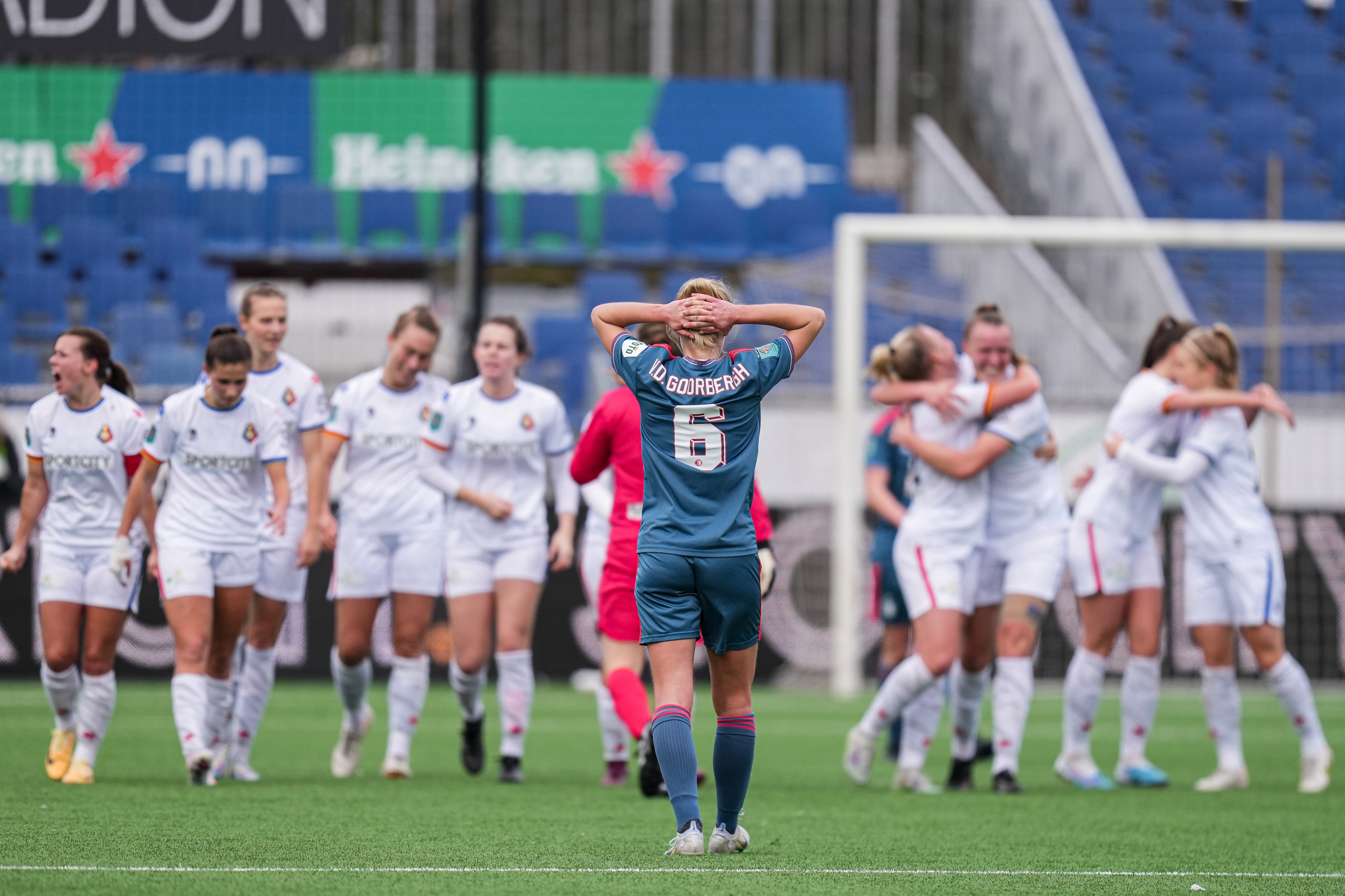 Missers en scheidsrechterlijke dwaling kosten Feyenoord Vrouwen 2 punten