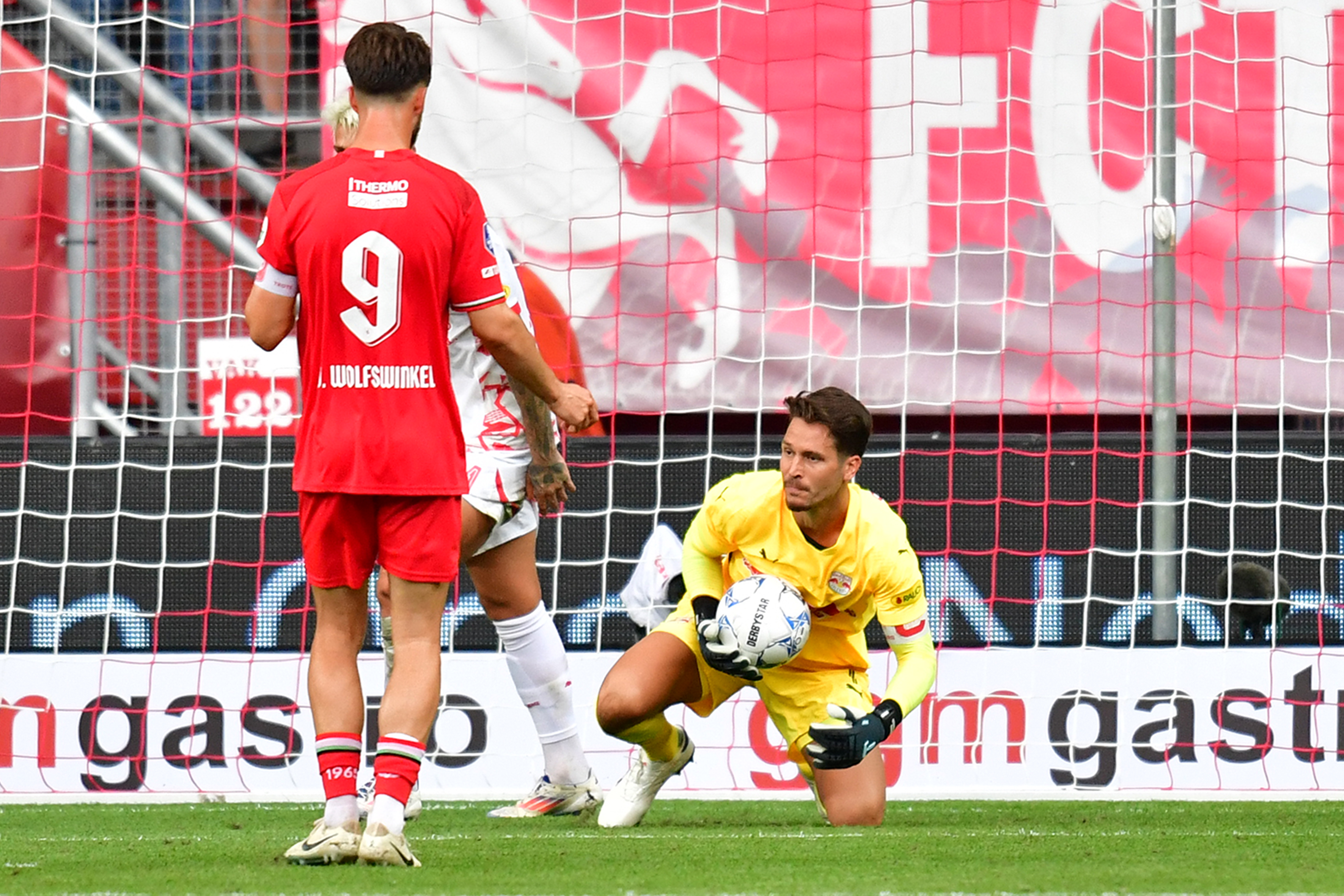 "Met Feyenoord treffen we een sterk team en een intimiderende sfeer"