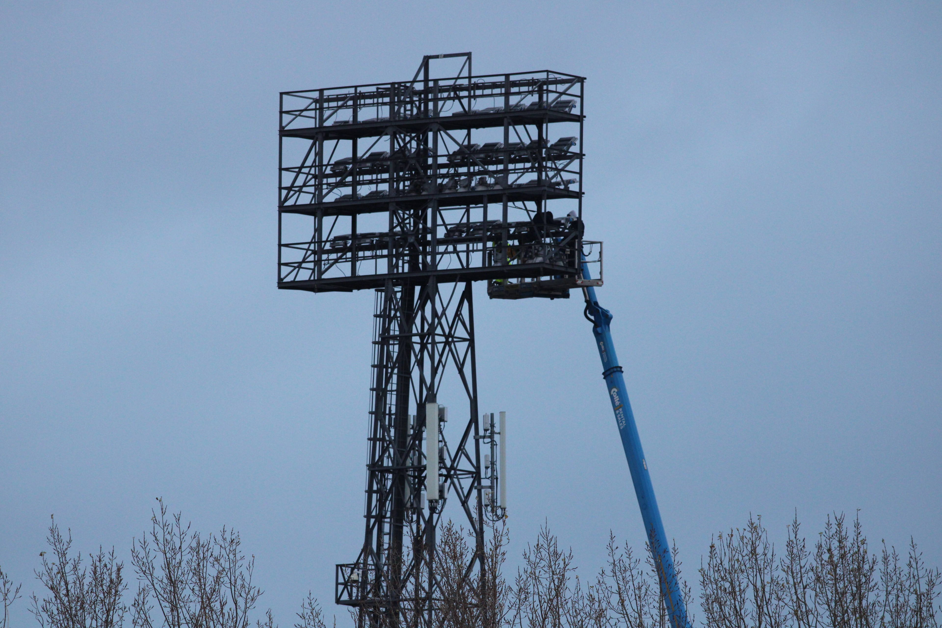 Stadion Feijenoord gaat oude stadionverlichting veilen