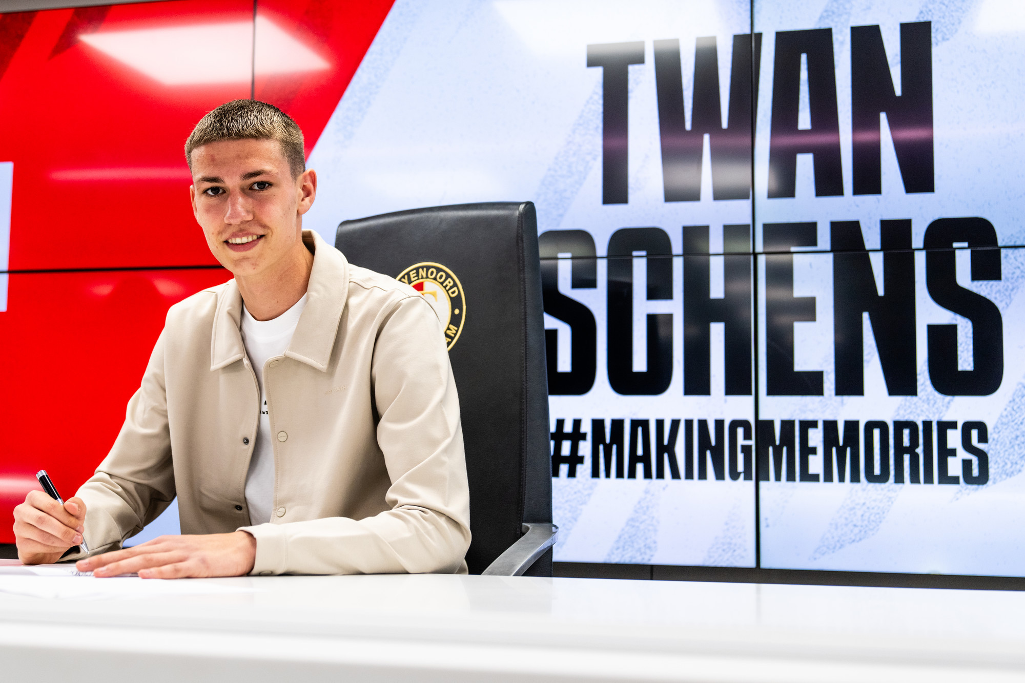 Officieel: Twan Schens beloond met profcontract