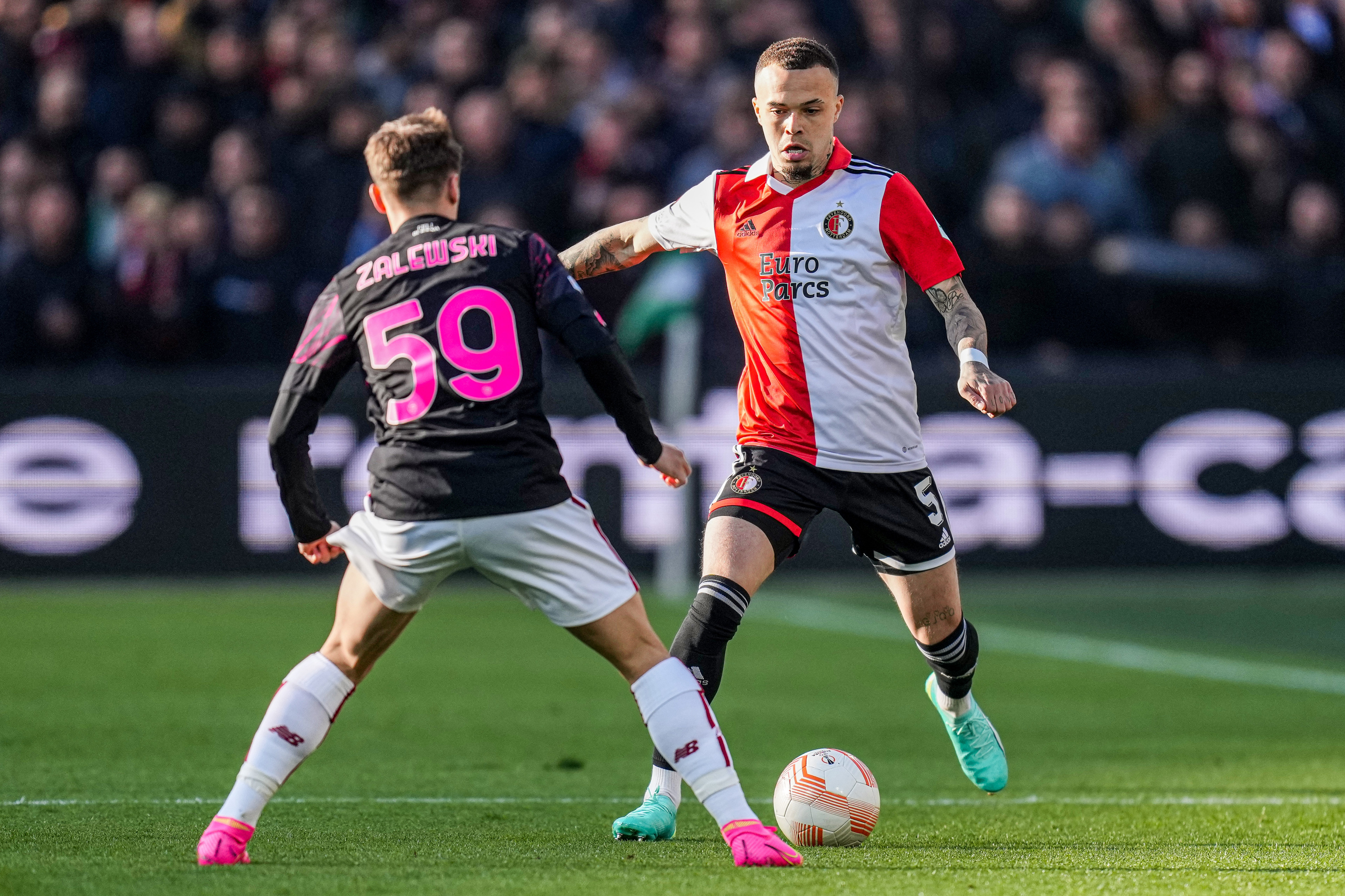 Hartman wederom in de basis bij Jong Oranje; Burger vervangt geschorste Timber