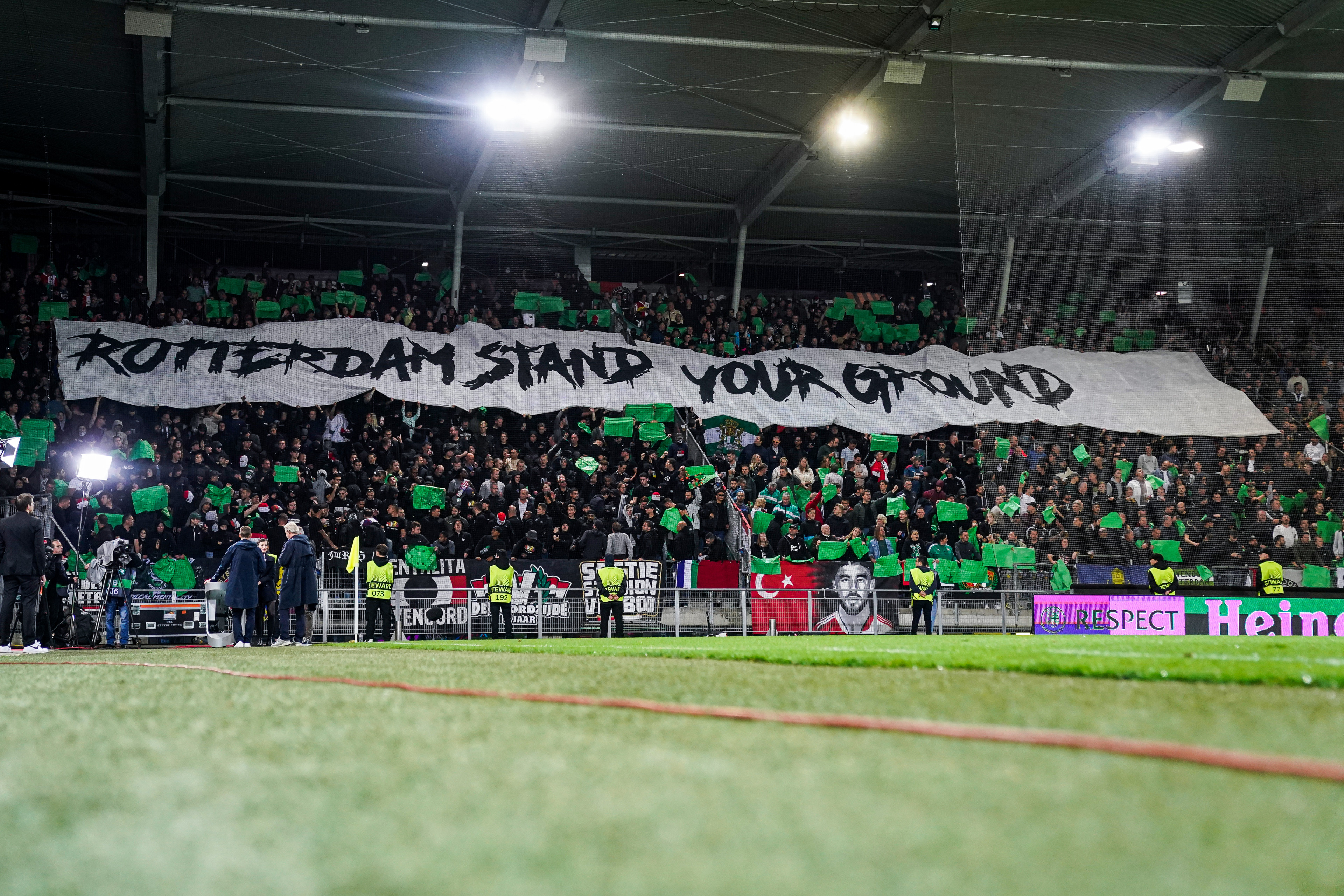 UEFA-baas over weren van fans: "Dan spelen de clubs daar niet. We zullen de regels veranderen"