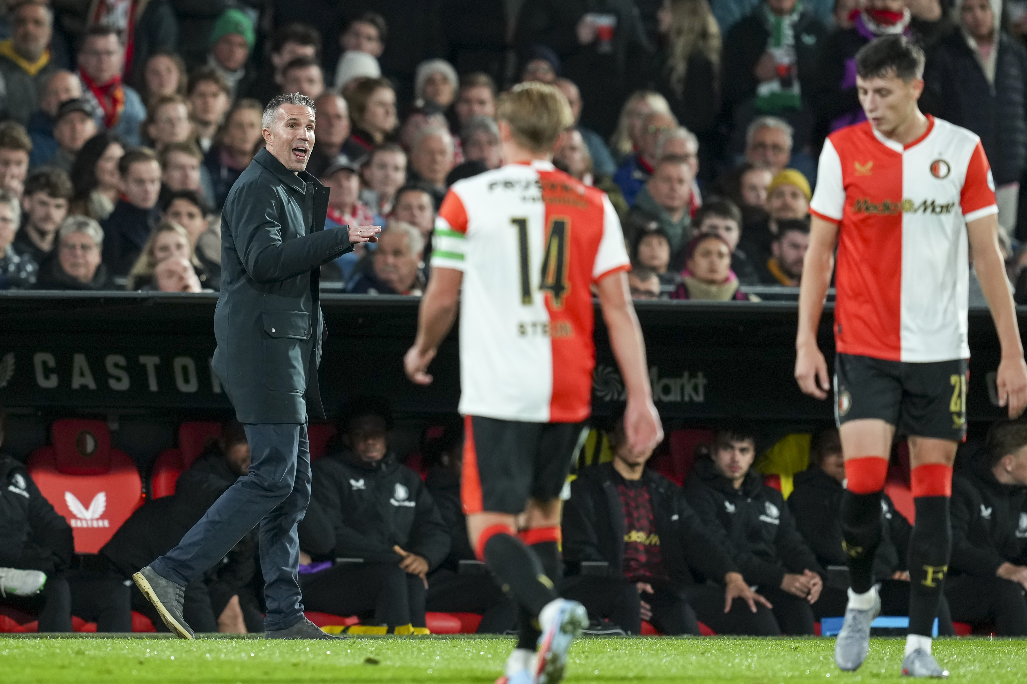 Van Persie kritisch na 3-1-zege: "We hadden het onszelf veel makkelijker kunnen maken"