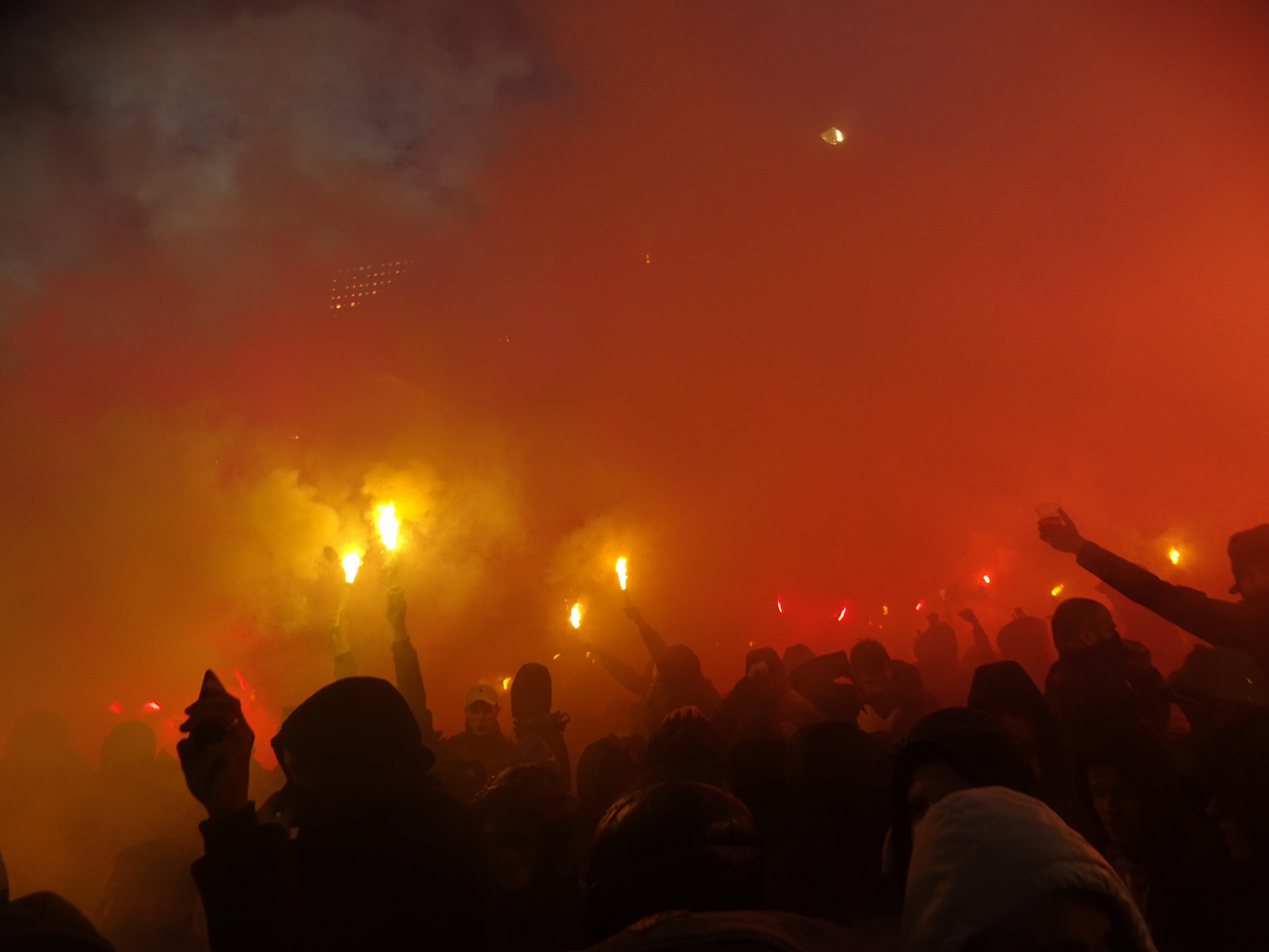 UEFA plaatst mooie vuurwerkfoto "European Nights 😍🌠"