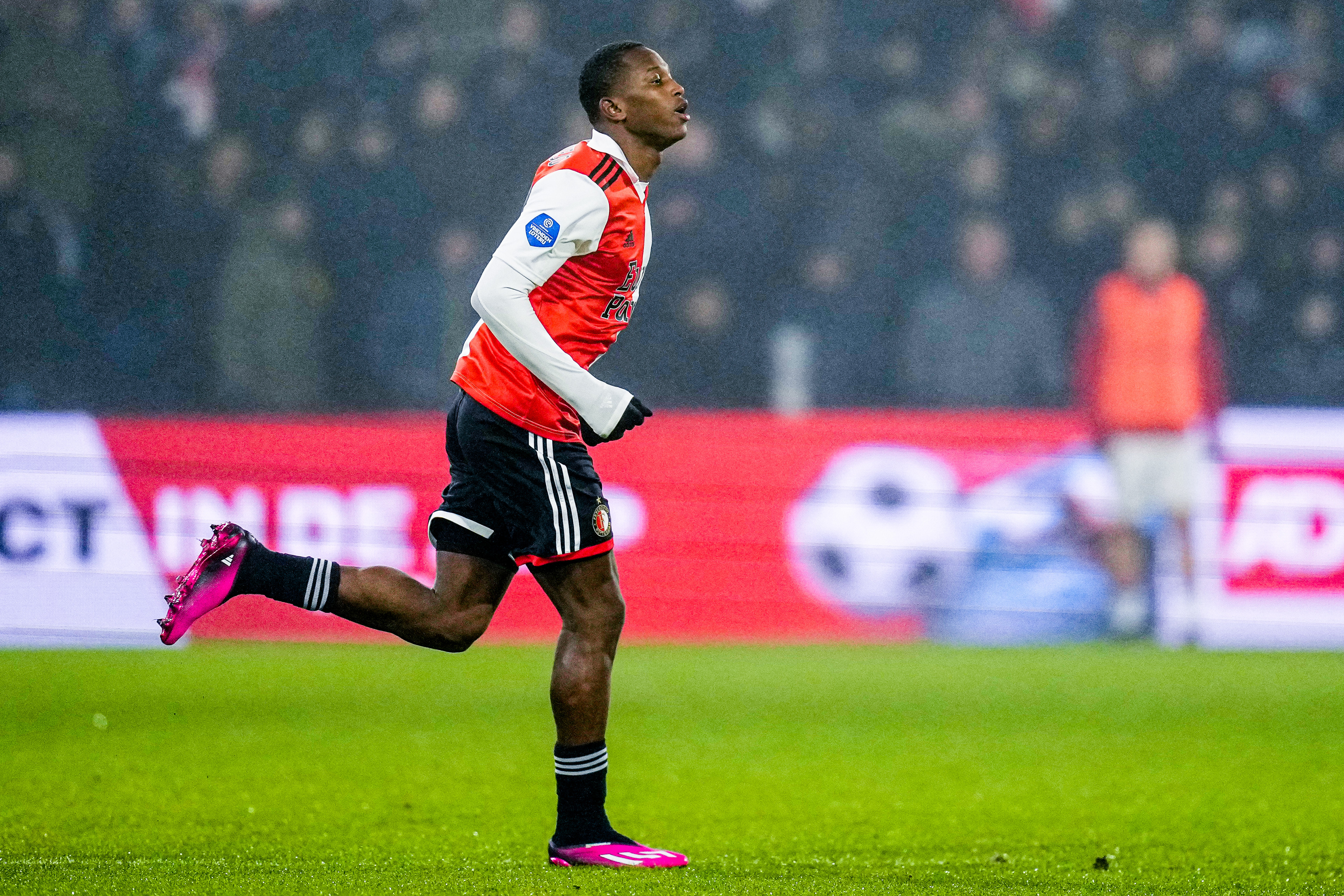 Kasanwirjo hoopt op kans bij Feyenoord: "Wil mezelf echt laten zien"