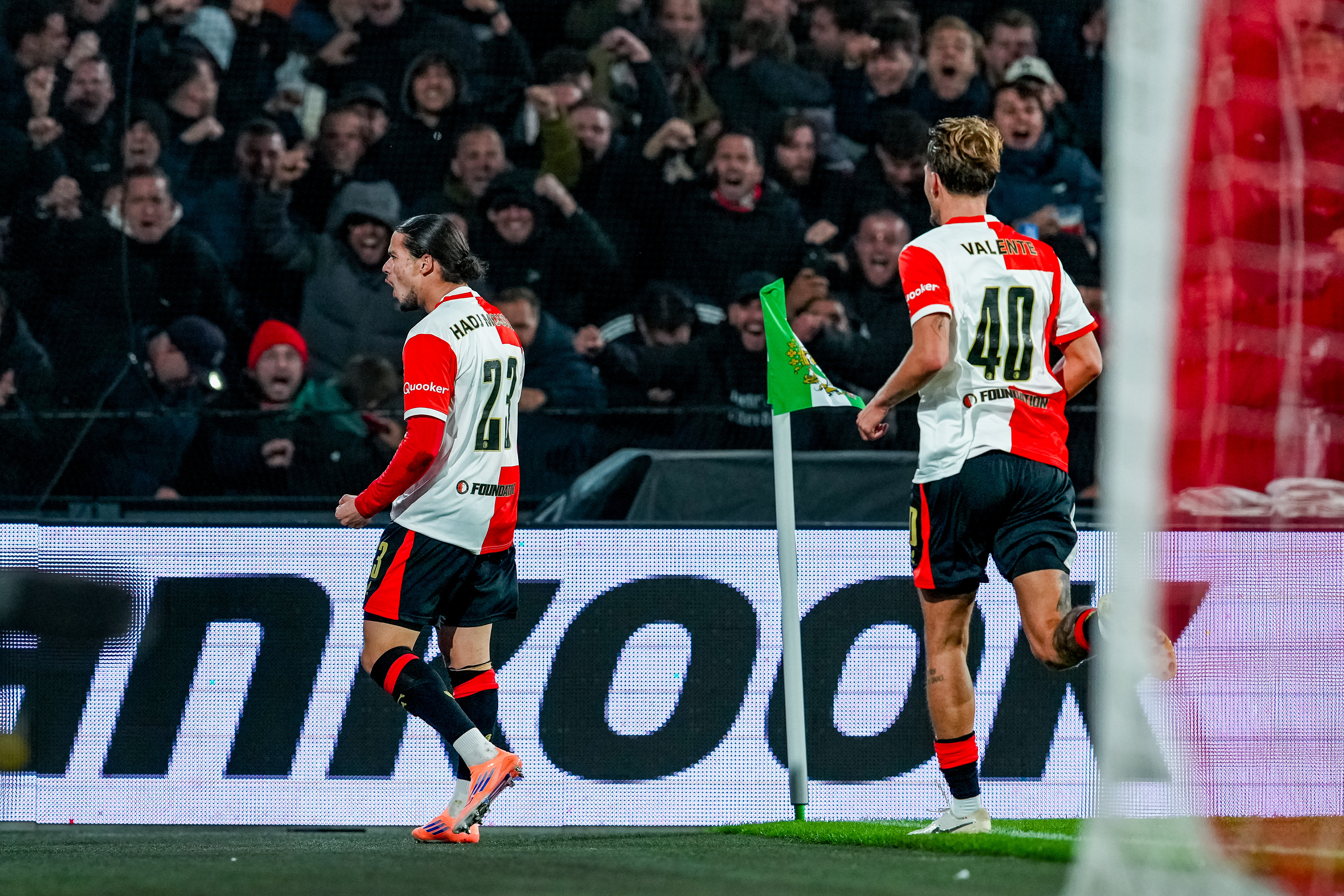 Feyenoord doorstaat Griekse storm en boekt eerste EL-overwinning