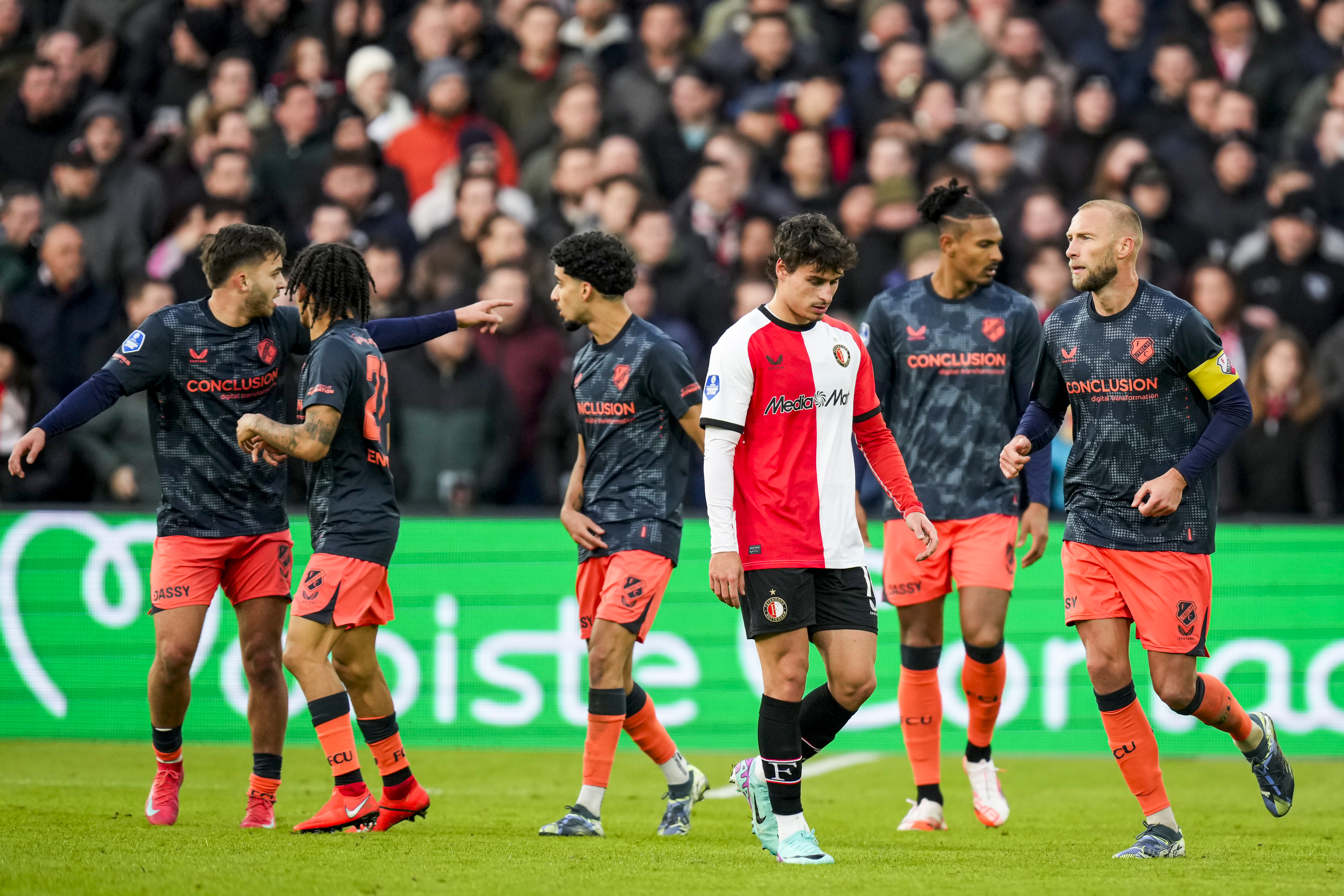 Stand Eredivisie • Champions League-ticket raakt steeds verder uit zicht voor Feyenoord