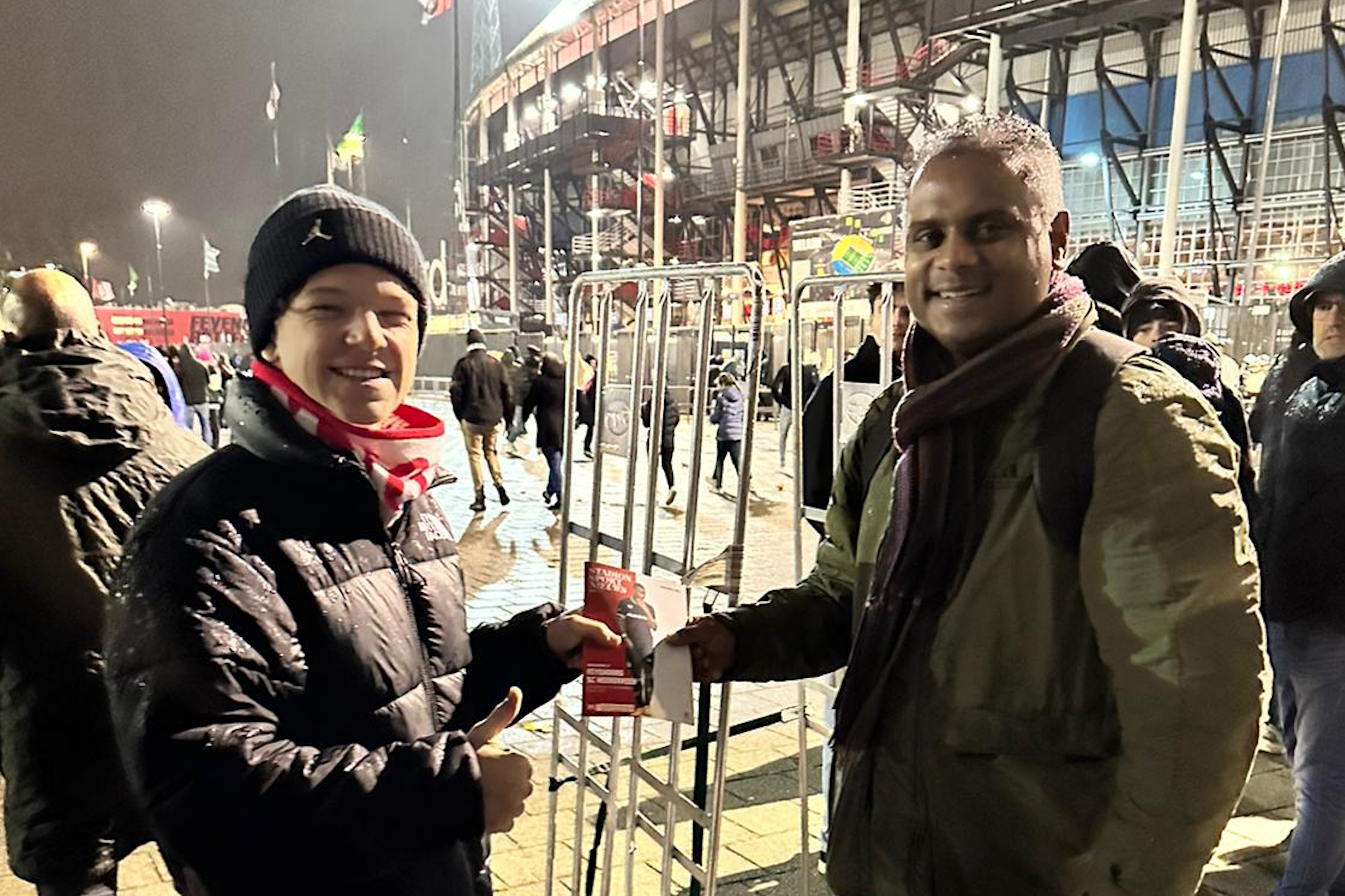 De Feijenoorder zoekt vrijwilligers voor verspreiden programmaboekje