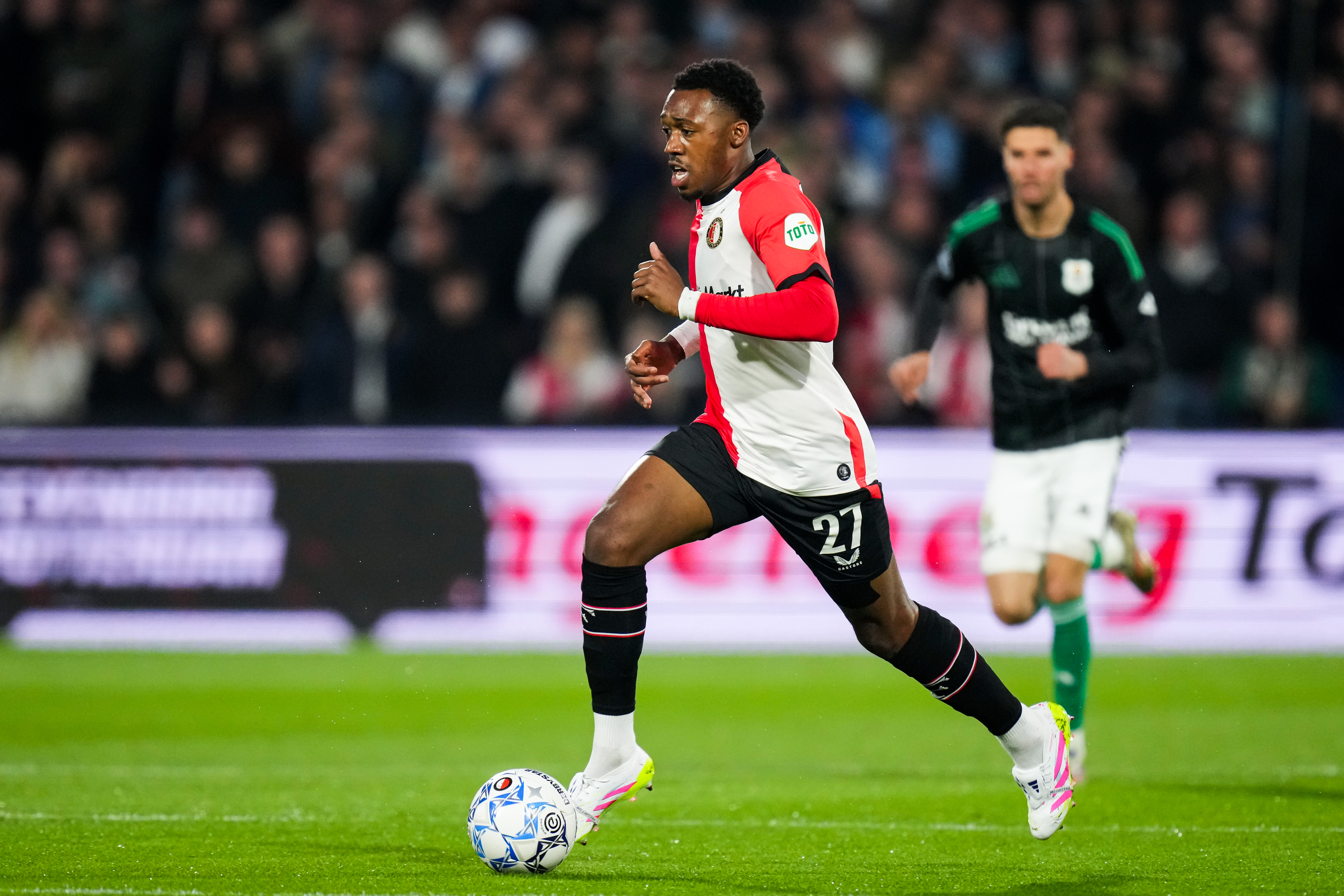 Milambo belangrijk met goal en twee assists: "Ik blijf rustig en probeer altijd mijn ding te doen"