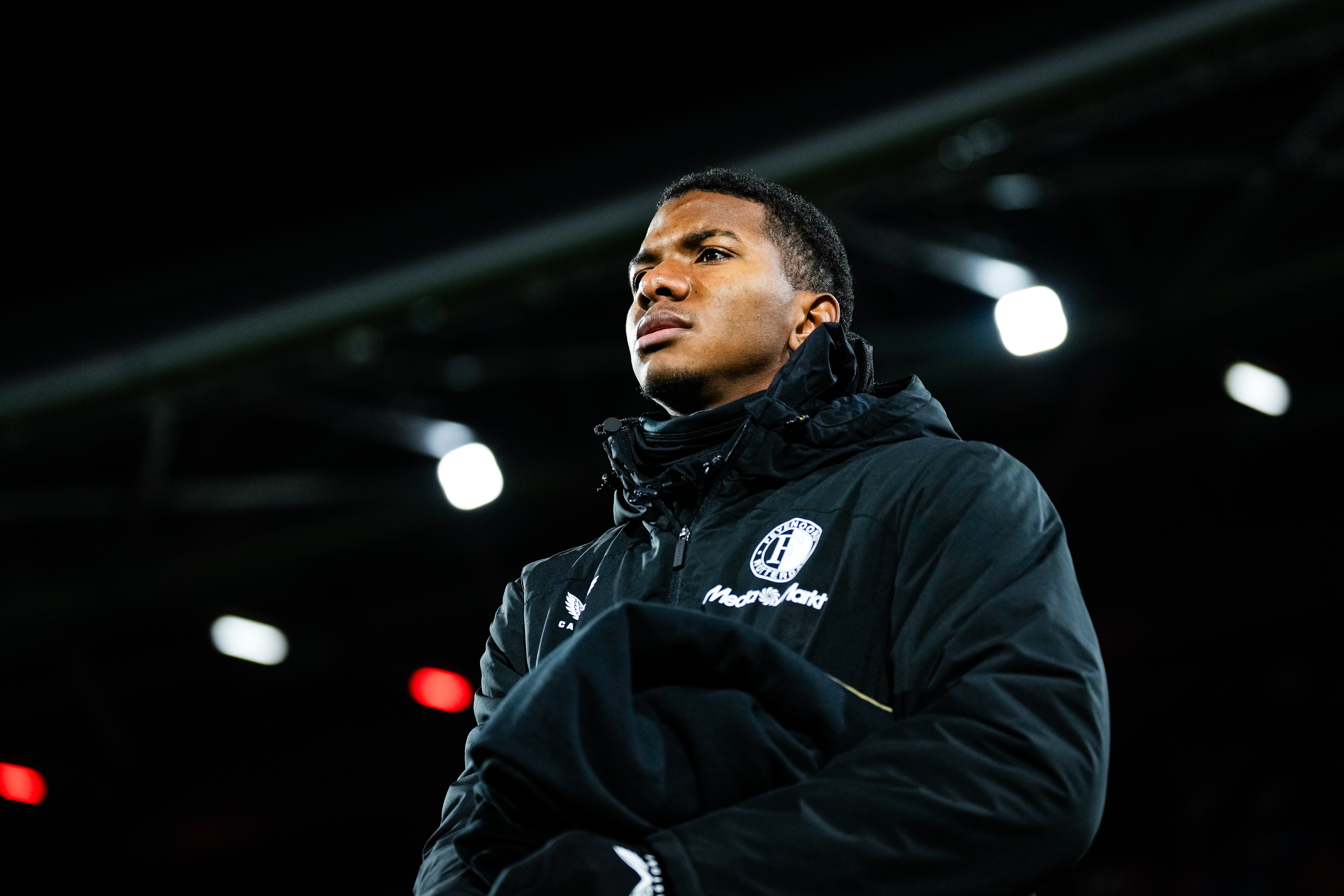 'Lens verhoogt bod op Jeyland Mitchell'