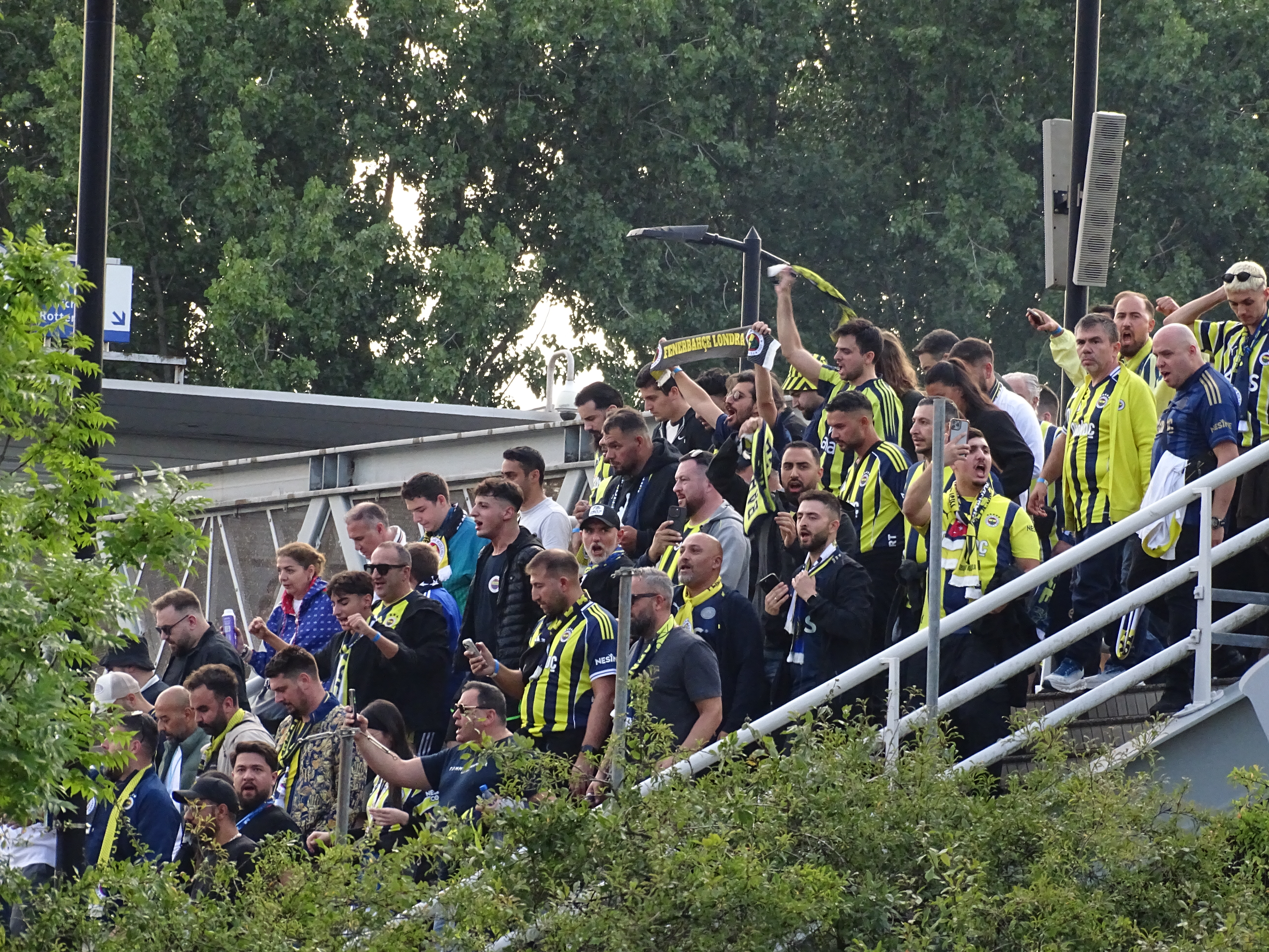 fenerbache-supporters-jim-breeman-sports-photography