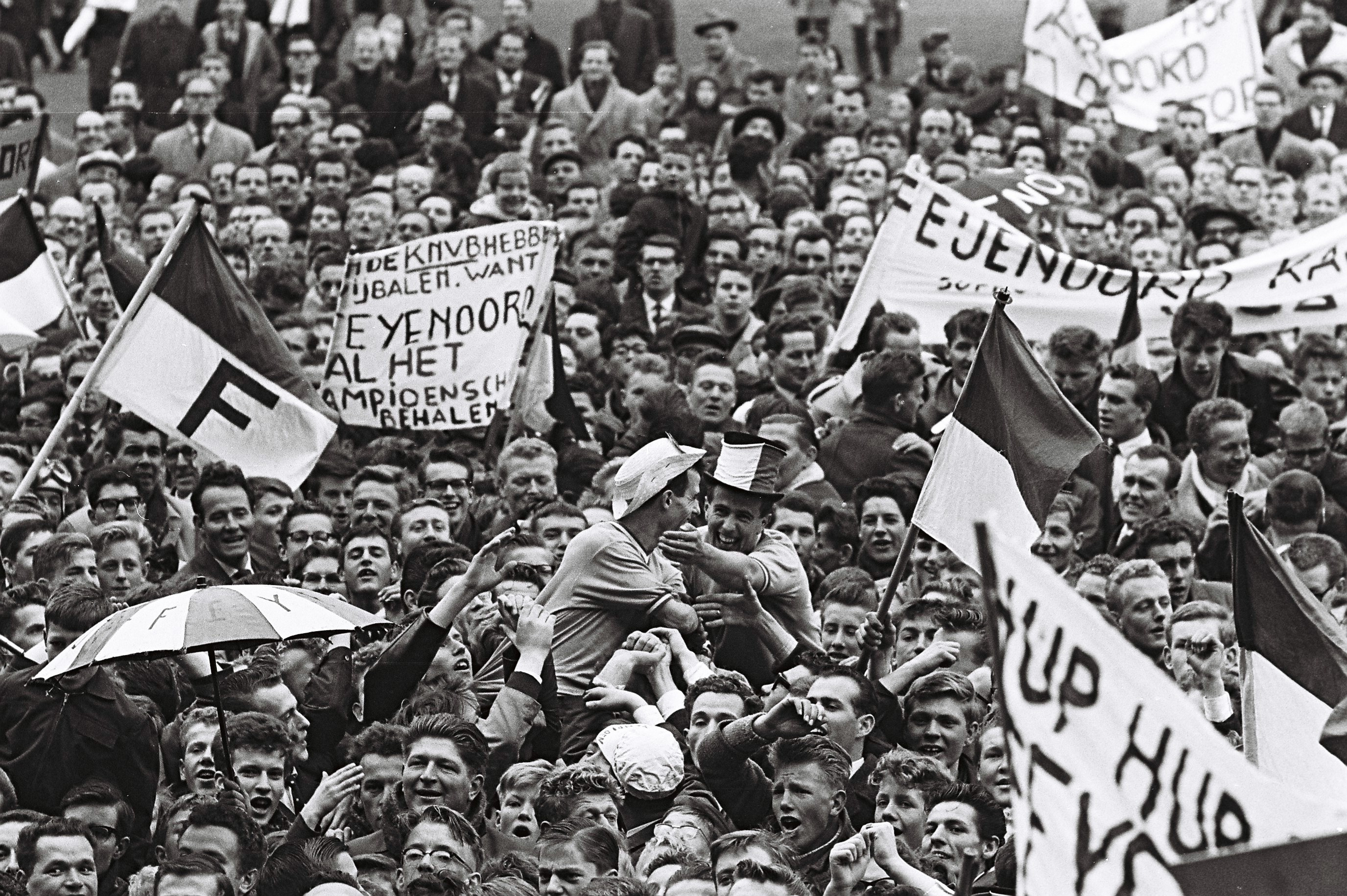 Clubbelang •  Zestal Feyenoorders boycotten Oranje (1962)  