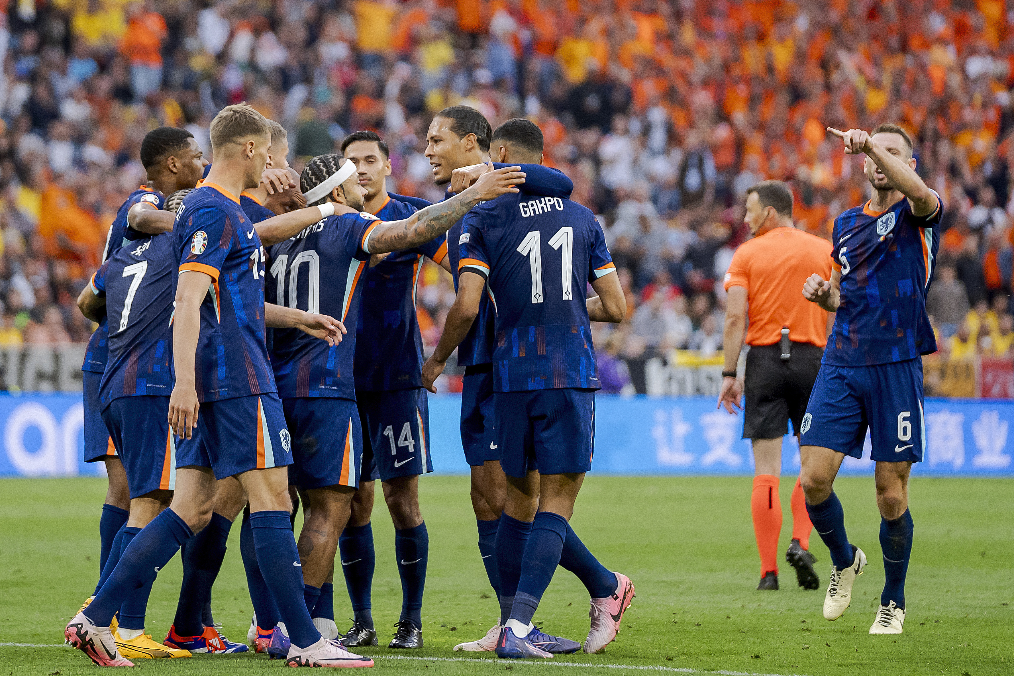 Oranje naar de kwartfinale na winst op Roemenië