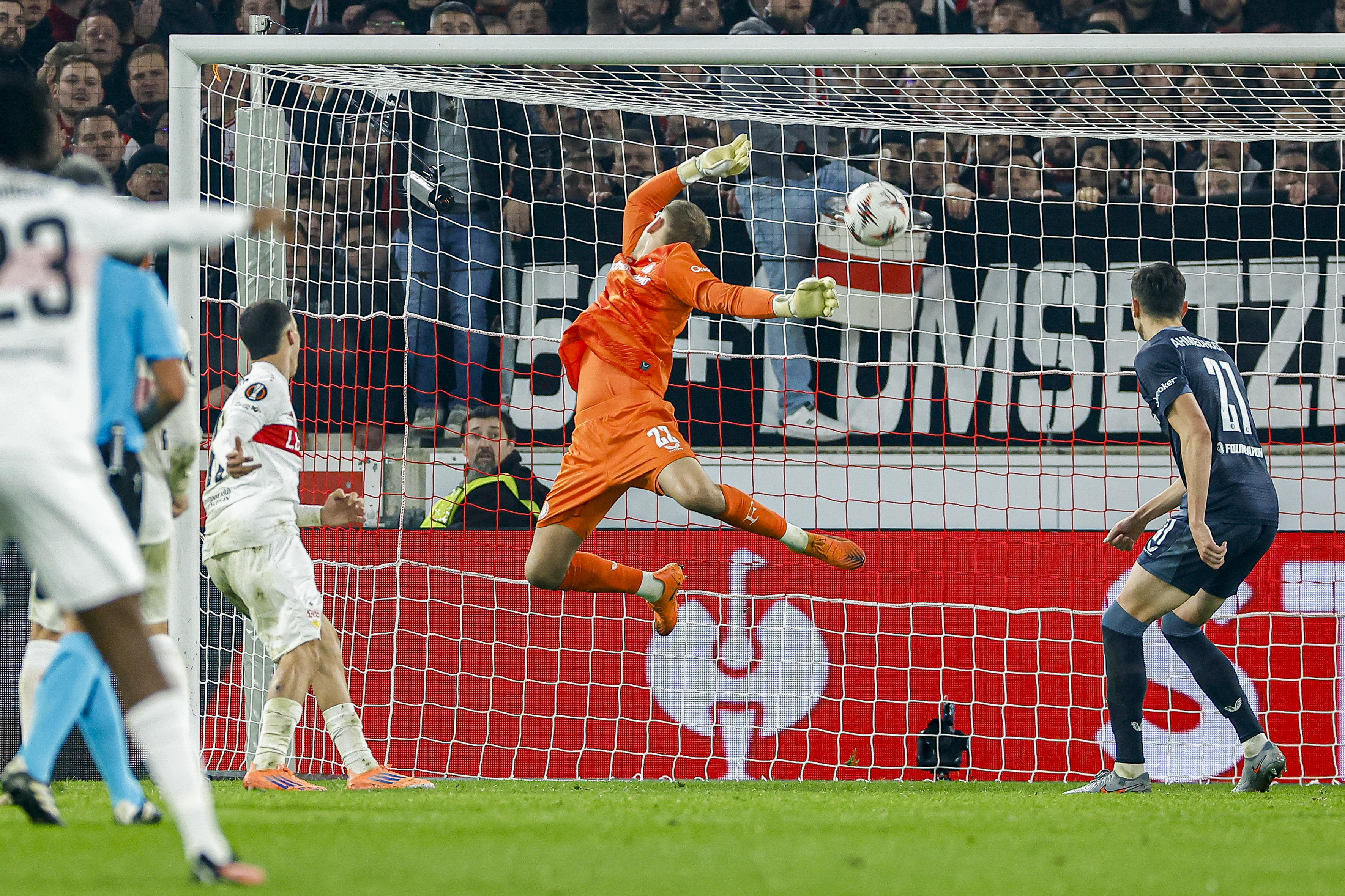 Duitse media spreken van grote opluchting: "Schwaben belonen zichzelf in Schlussphase"